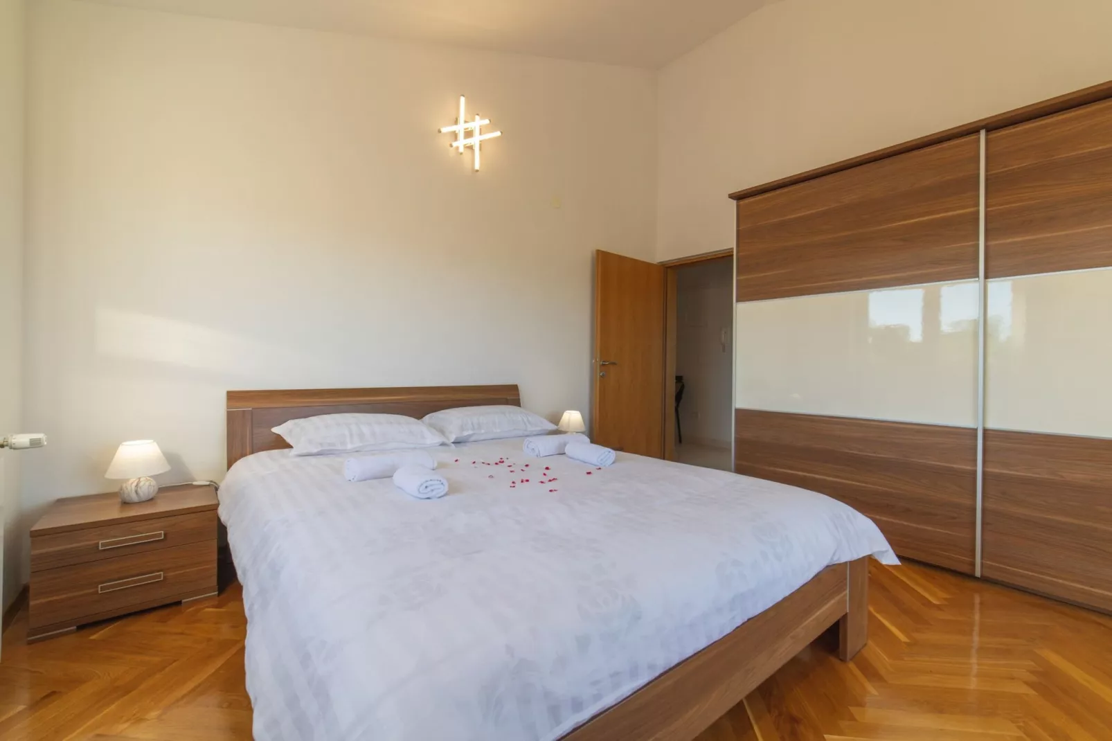 Idyllic Getaway Lovrec Villa with Pool - Five Bedroom Villa with Pool - Slaapkamer