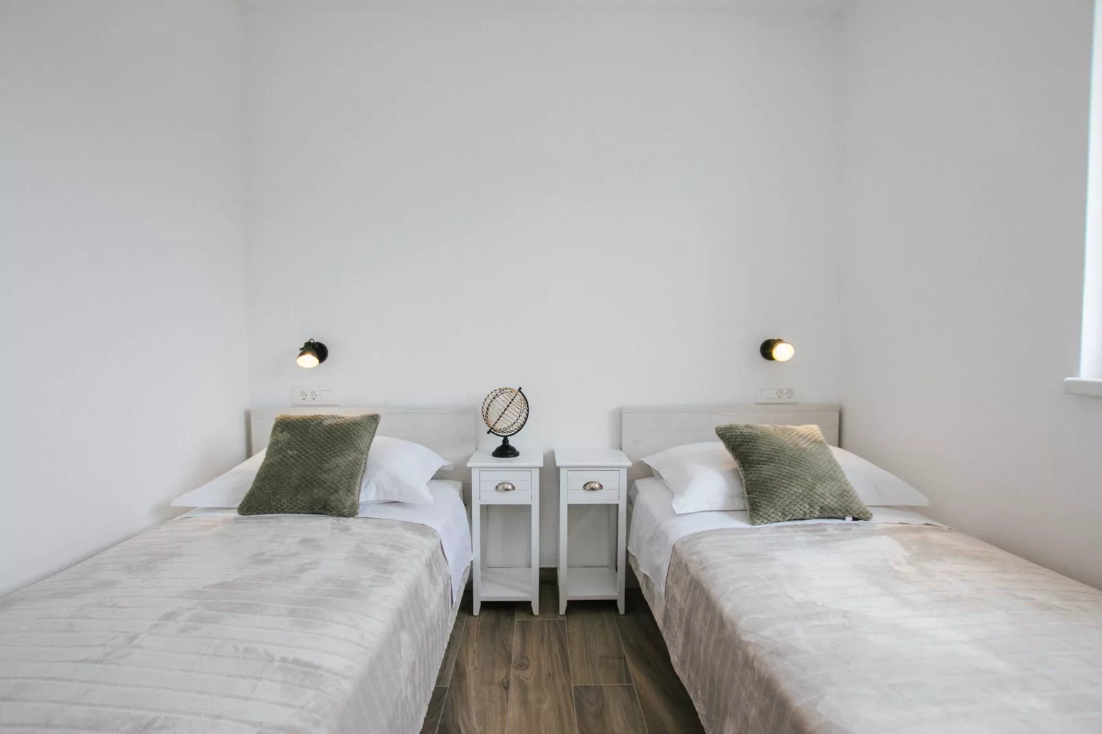 Spacious Luxury Trogir Apartments - Classic Two Bedroom Apartment (Coral) - Slaapkamer