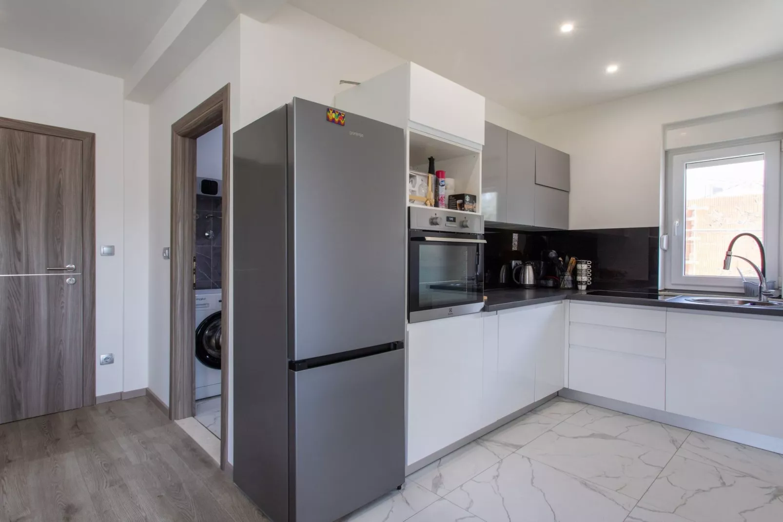 Trendy and Chic Apartment with Terrace and Private Garden - One Bedroom Apartment - Keuken