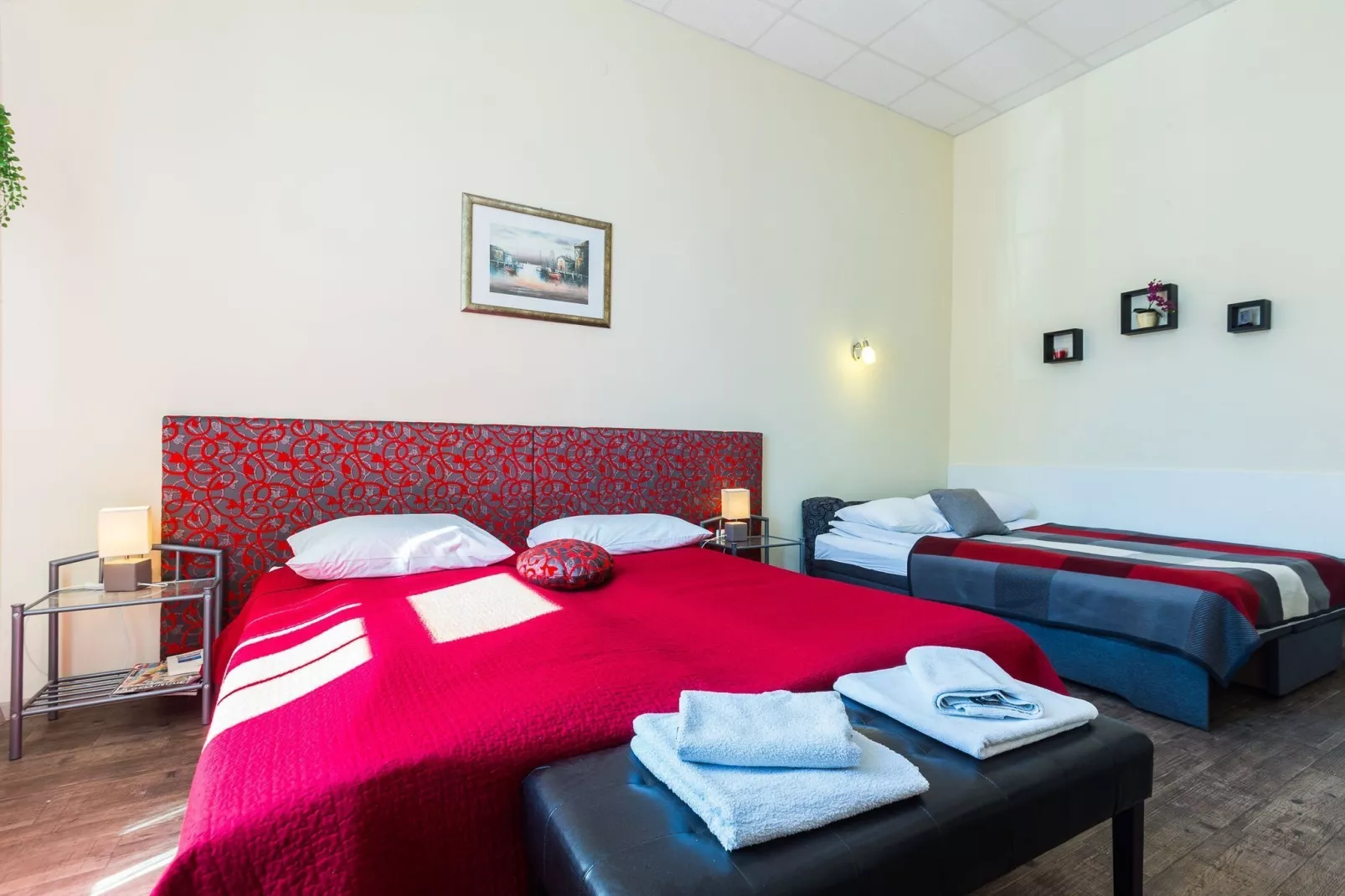 Charming and Historic Old Town Apartments - One Bedroom Apartment - Slaapkamer
