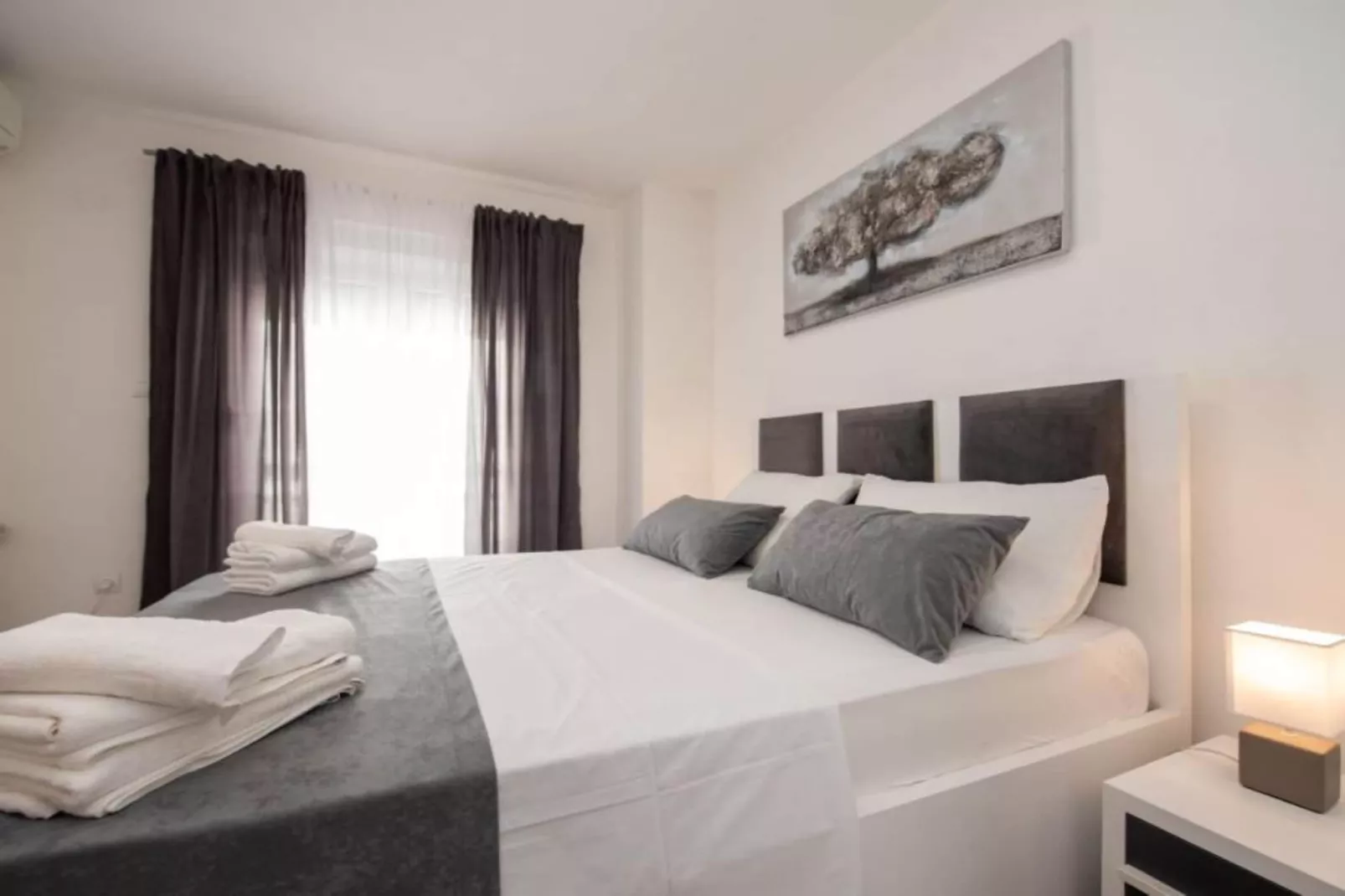 Villa Tomi - Comfort One Bedroom Apartment (11) - Slaapkamer