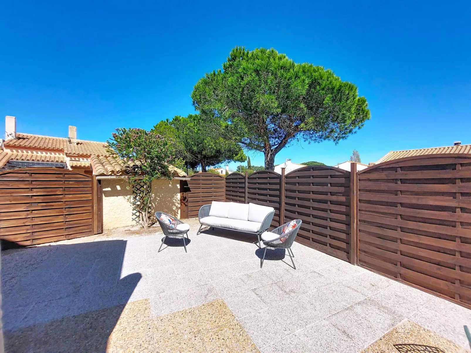 Le Mas des Oliviers - Buiten