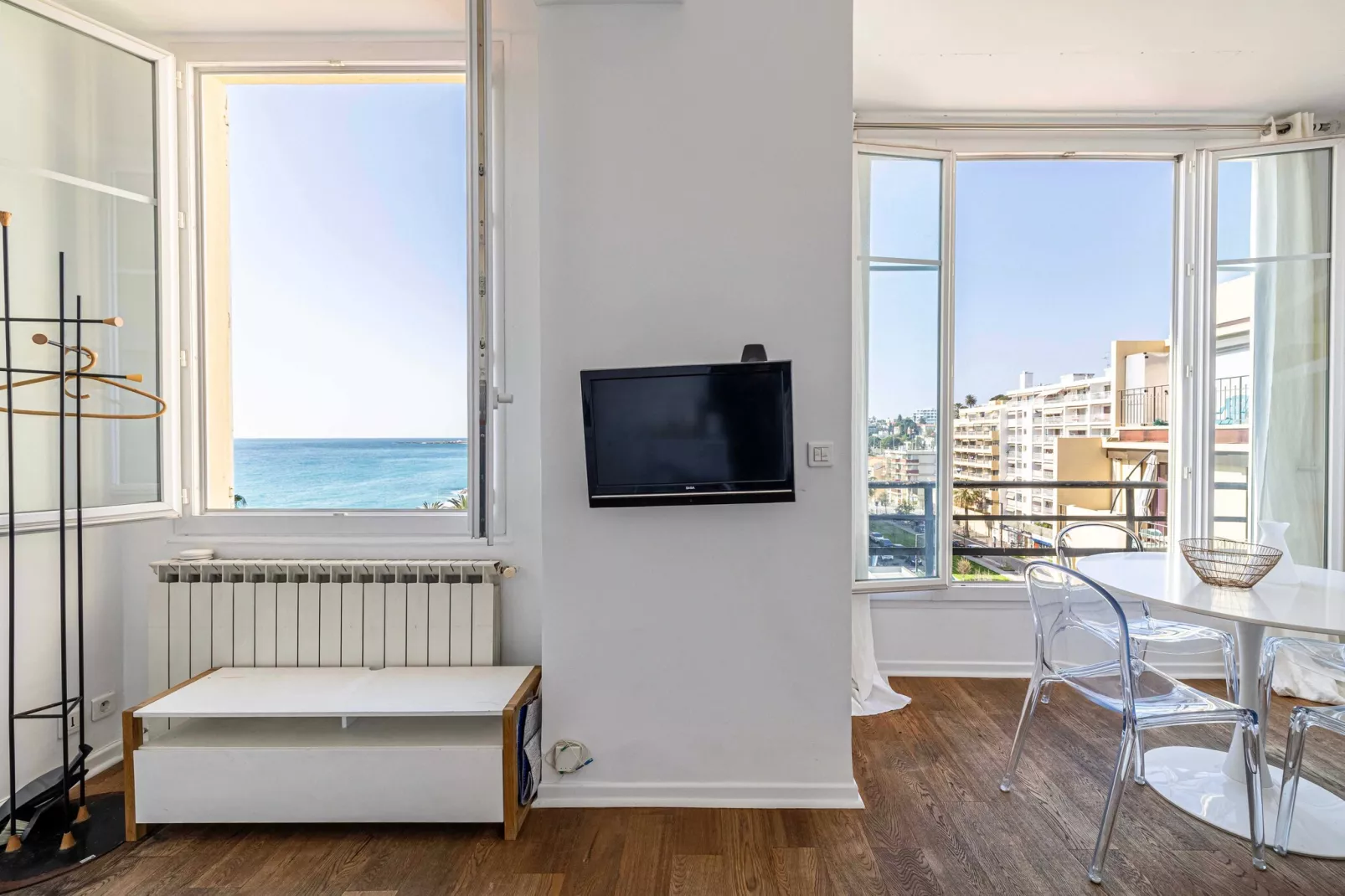 EM-211-ANGLAIS - Niet-getagd