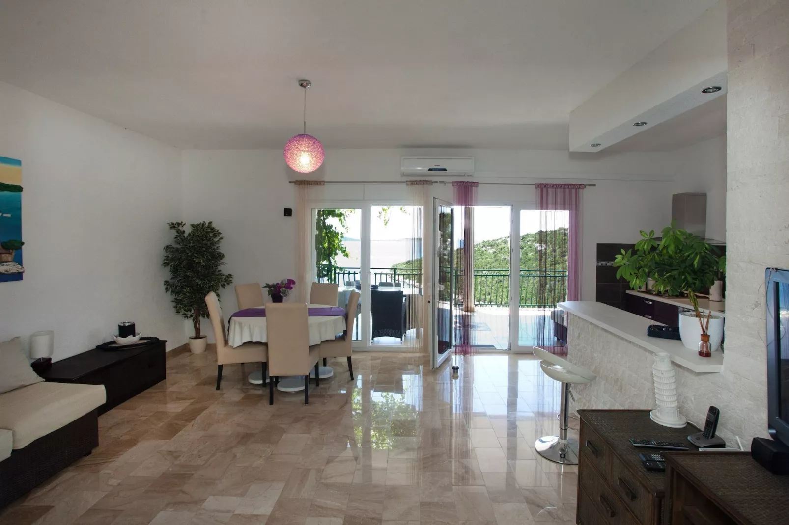 Wonderful Visinisce Apartments with Terrace and Sea Views - Standard Two Bedroom Apartment  (Owner 1) - Woonkamer