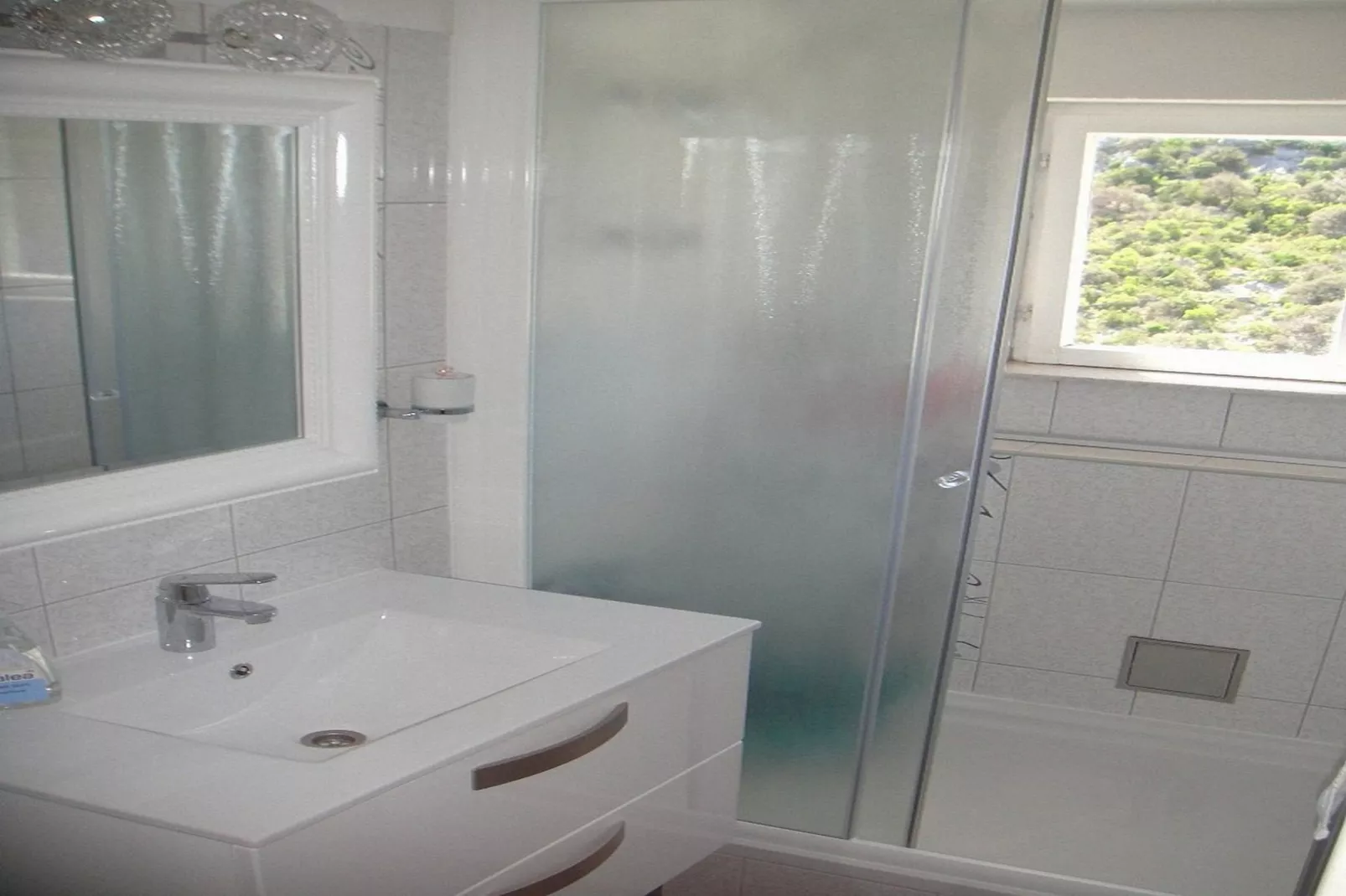 Wonderful Visinisce Apartments with Terrace and Sea Views - Comfort Two Bedroom Apartment (Owner 3) - Badkamer