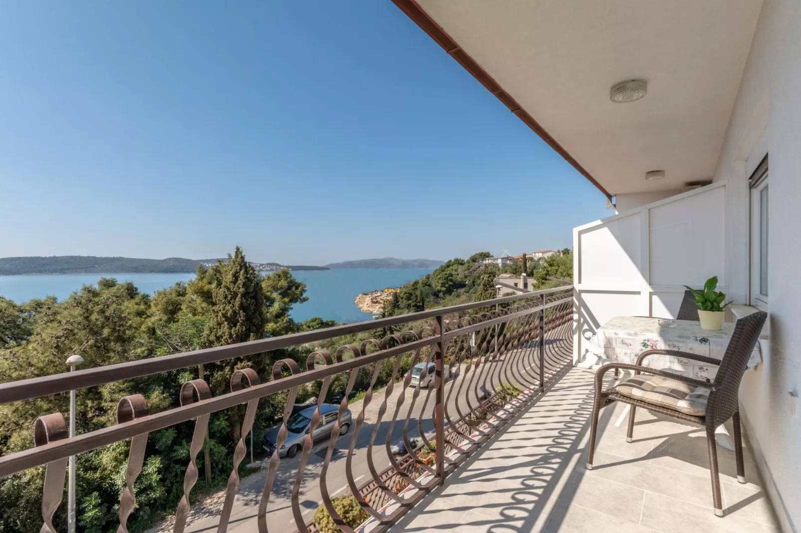 Charming Trogir Apartments with Balcony - One Bedroom Apartment with Balcony - Terrasbalkon
