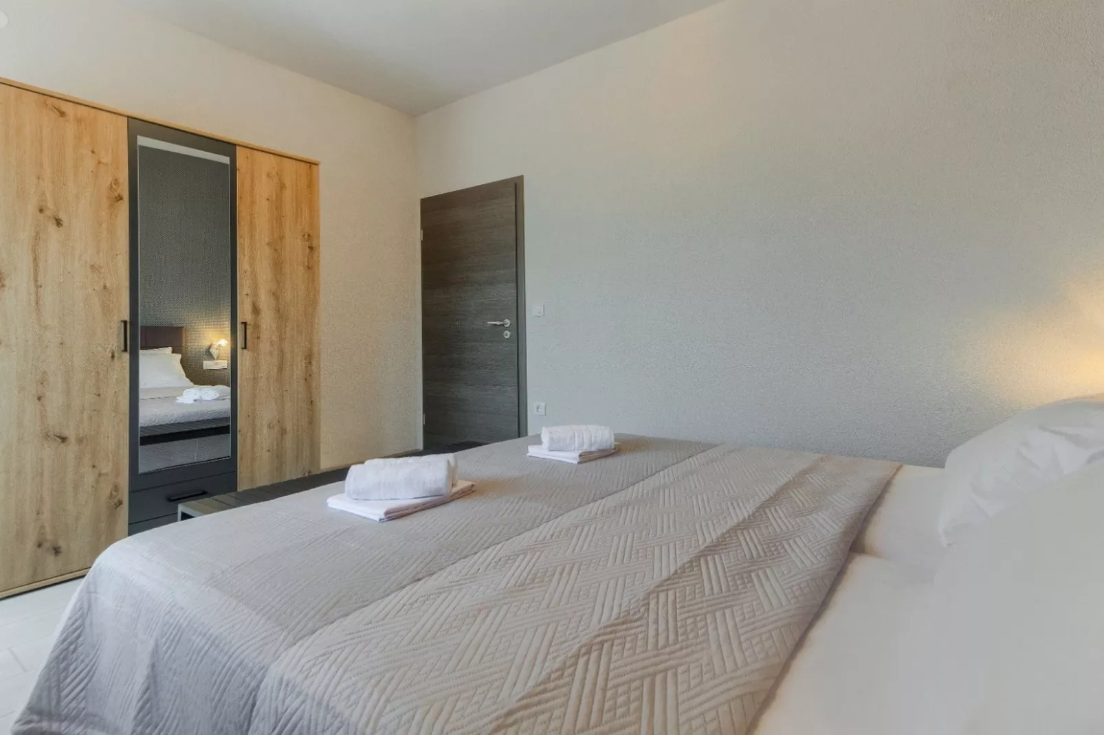 Majestic Kastel Stari Apartment with Terrace - Two Bedroom Apartment with Terrace - Slaapkamer