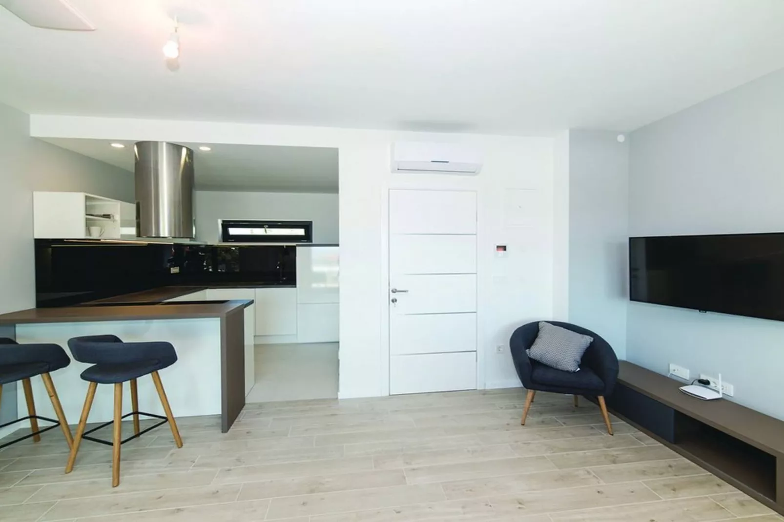 Modern Kastel Villa with Private Pool, Gym, and Large Outdoor Space - Eight Bedroom Villa - Keuken