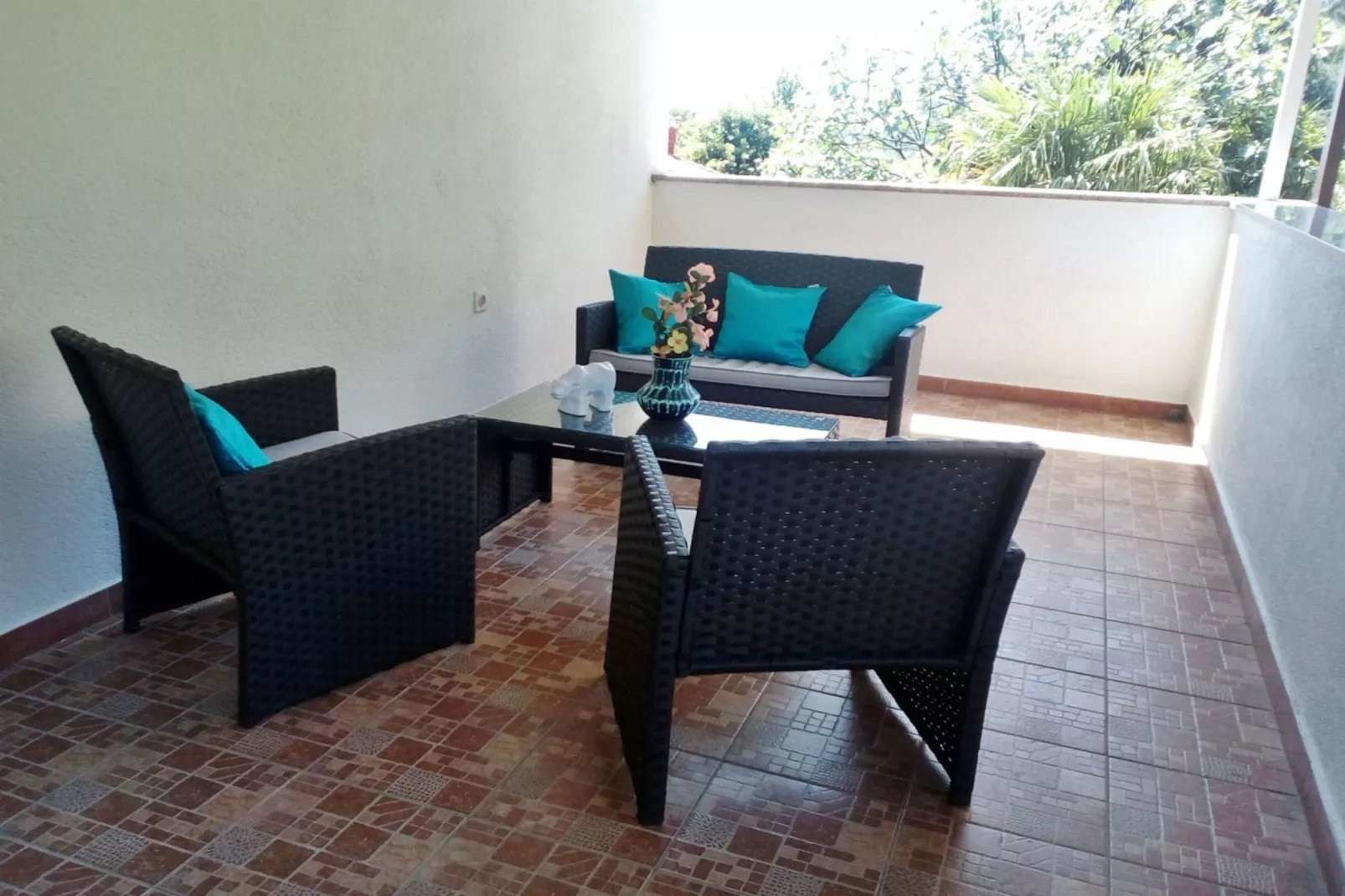 Lovely Apartments Near the Sea - One Bedroom Apartment with Balcony - Woonkamer