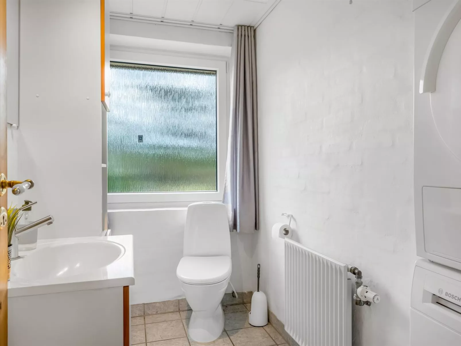 "Ebon" -  from the sea - Binnen