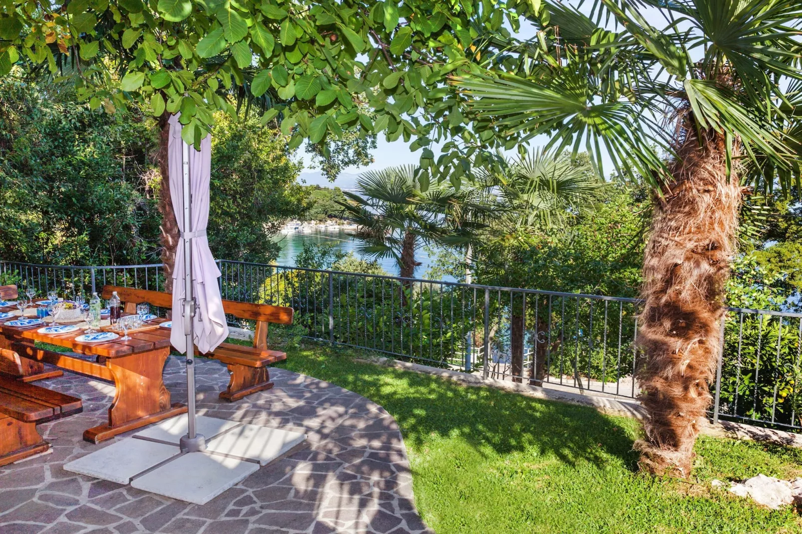 Splendid Beachfront Medveja Apartments - Confort One Bedroom Apartment with Balcony and Sea View 3 - Tuinen zomer