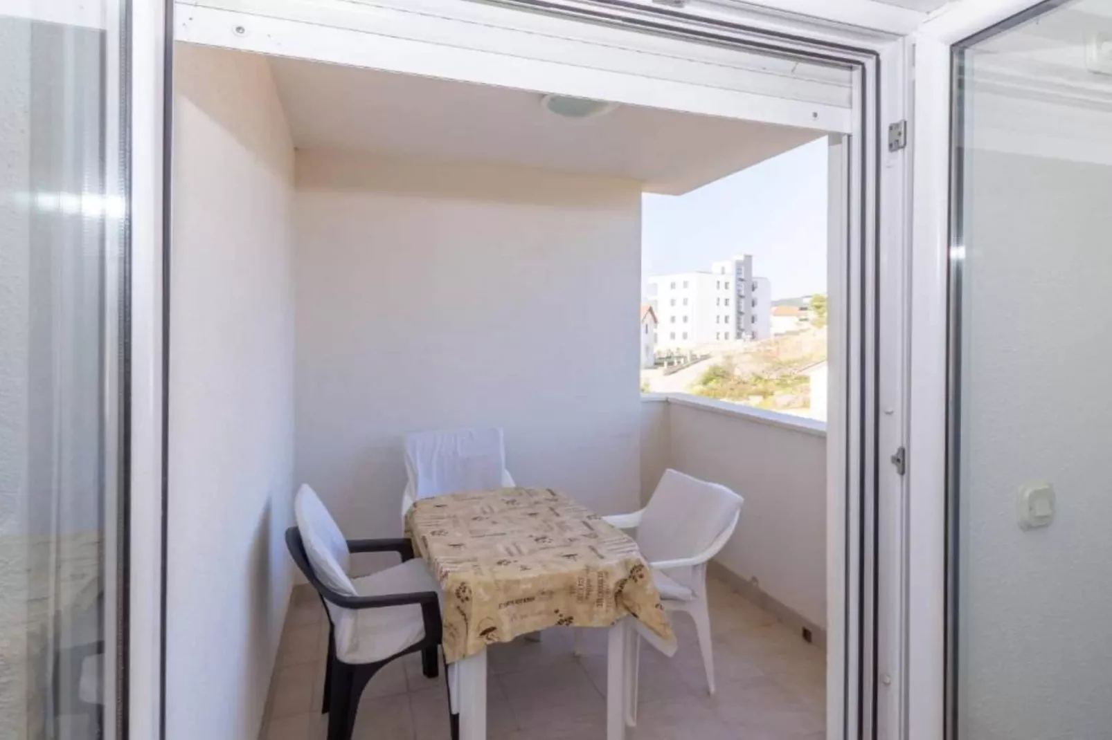 Charming and Cozy Okrug Gornji Apartment with Balcony - One Bedroom Apartment with Balcony - Terrasbalkon