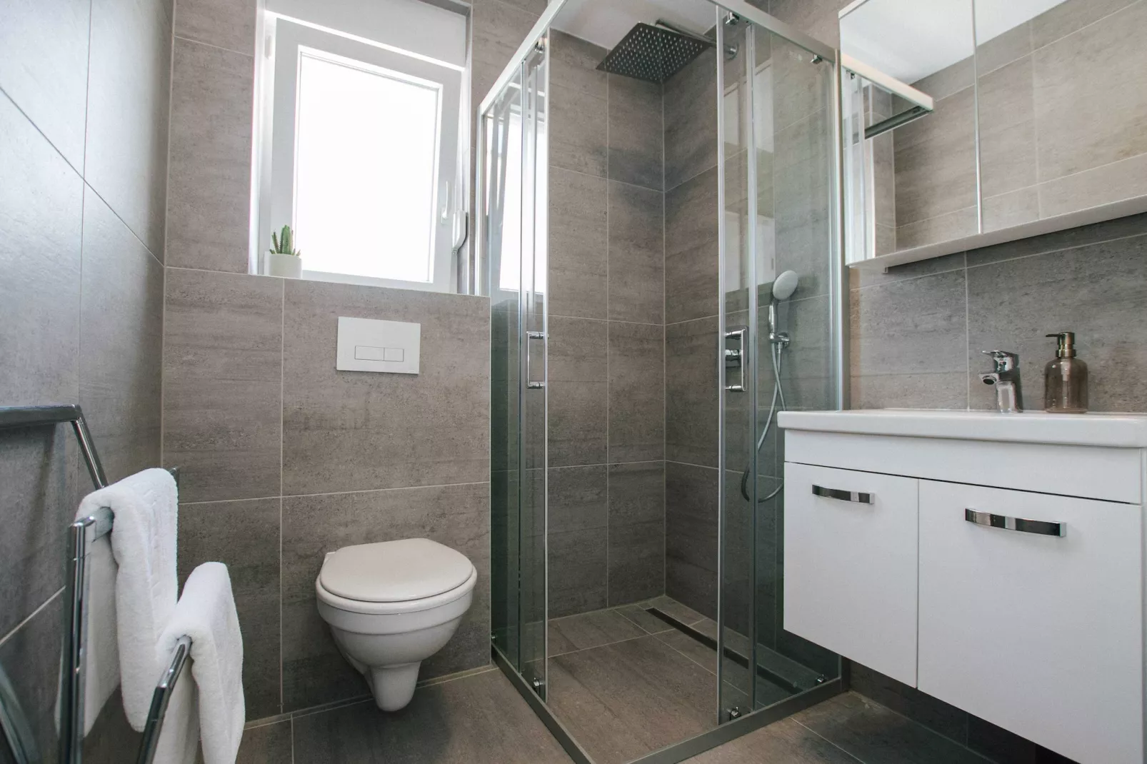Spacious Luxury Trogir Apartments - Classic Two Bedroom Apartment (Coral) - Badkamer