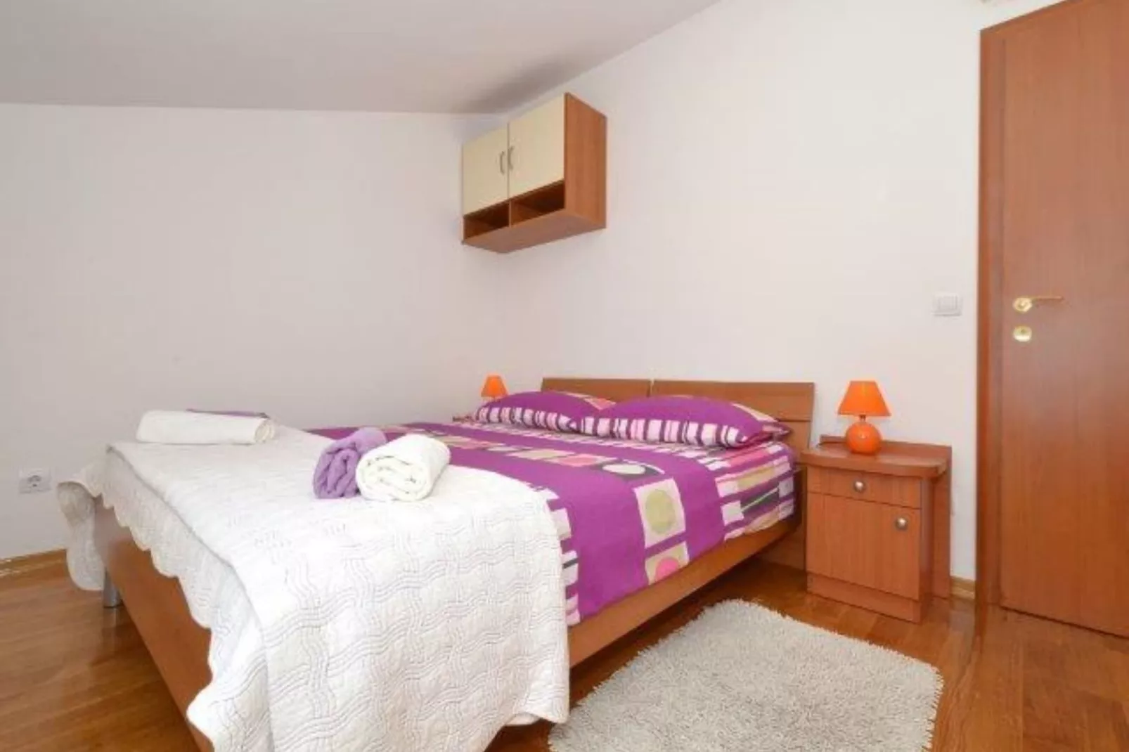 Bright Kaštela Apartment with Balcony and Private Parking - Two Bedroom Apartment - Slaapkamer