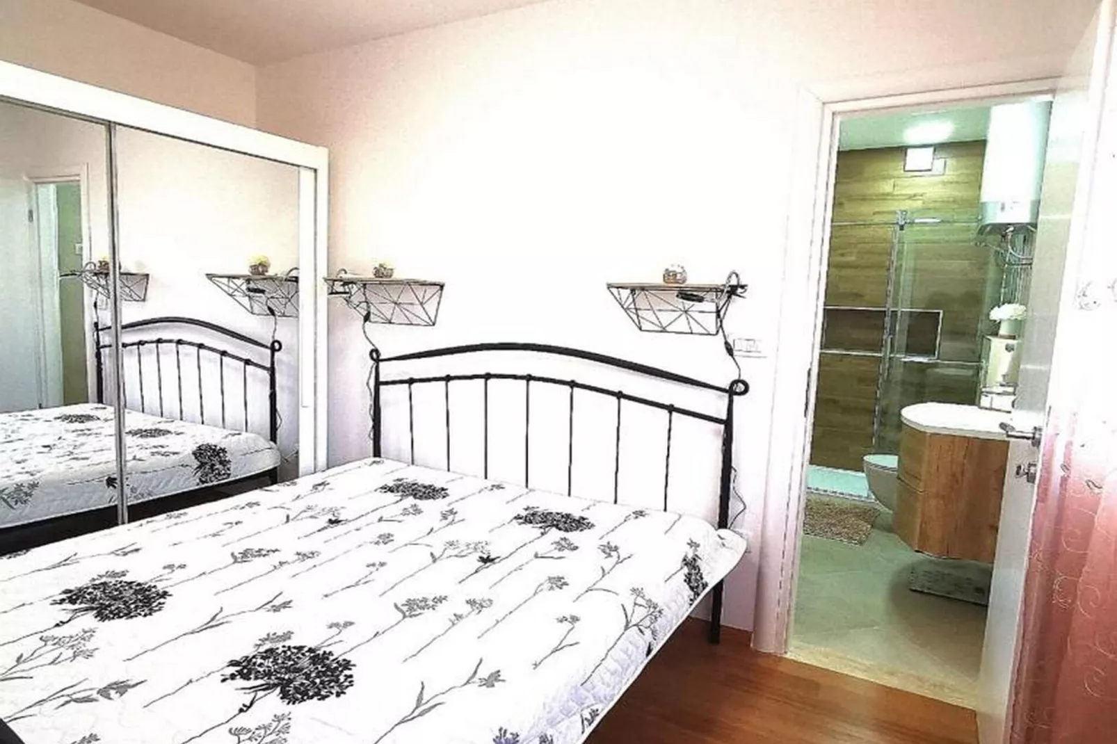 Luxury Apartment Okrug Gornji with Sea View and Pool - Three Bedroom Apartment with Sea View and Pool - Slaapkamer