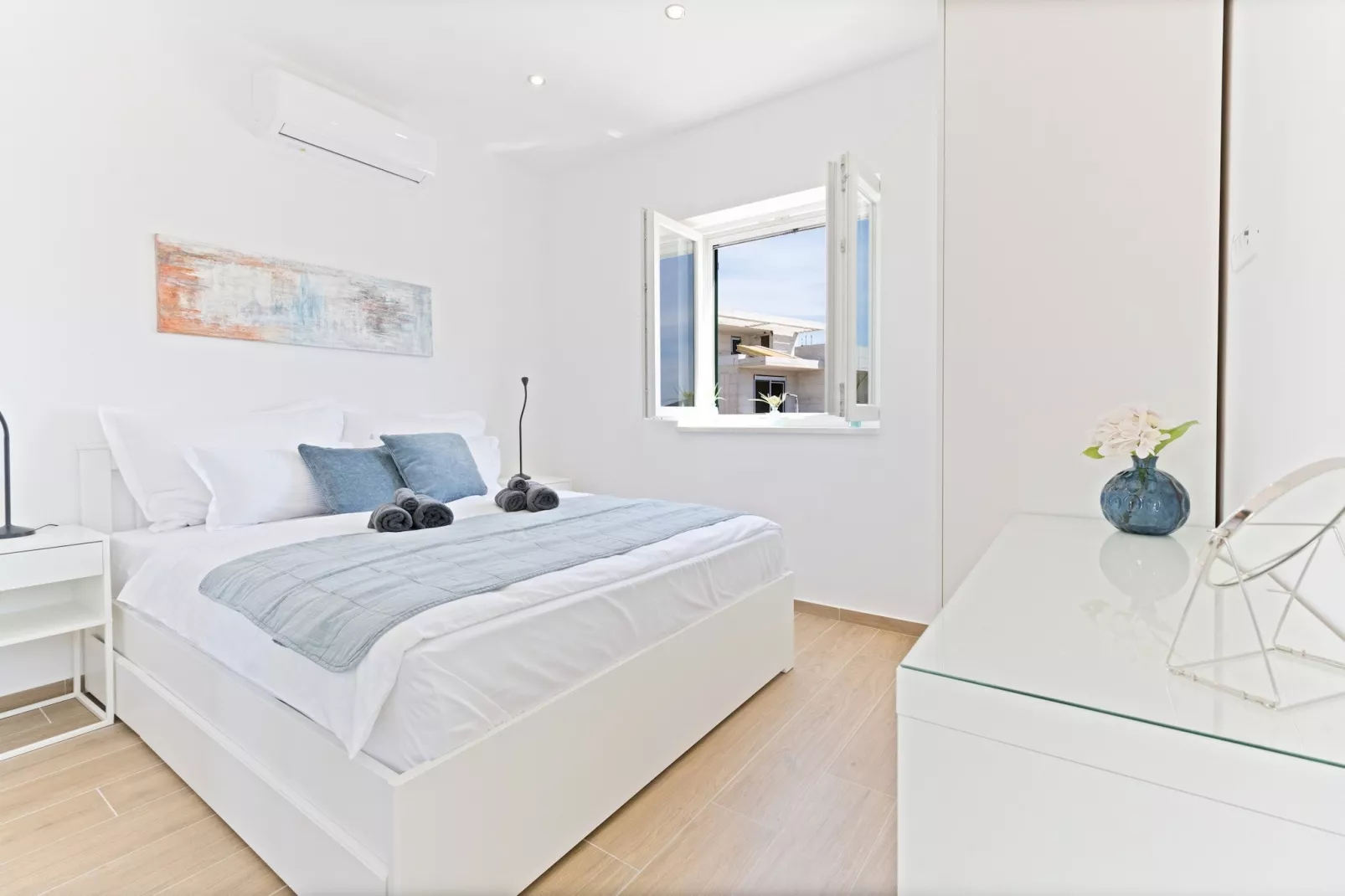 Luxury Living at Horizon Retreat - Deluxe Two Bedroom Apartment (owner  West S6) - Slaapkamer