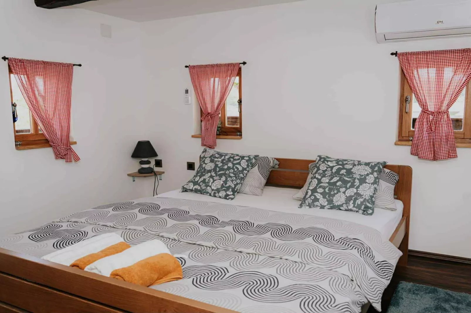Holiday Home Šapat Šume - Three Bedroom Holiday Home  with Sauna and Hot-Tub - Slaapkamer