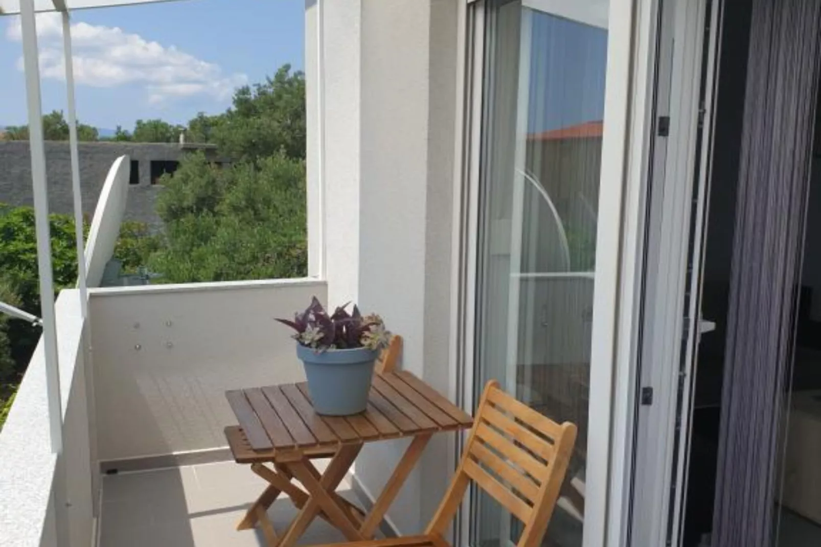 Peaceful Apartments Harfa-One Bedroom Apartment with Balcony and Partial Sea View 1 - Terrasbalkon