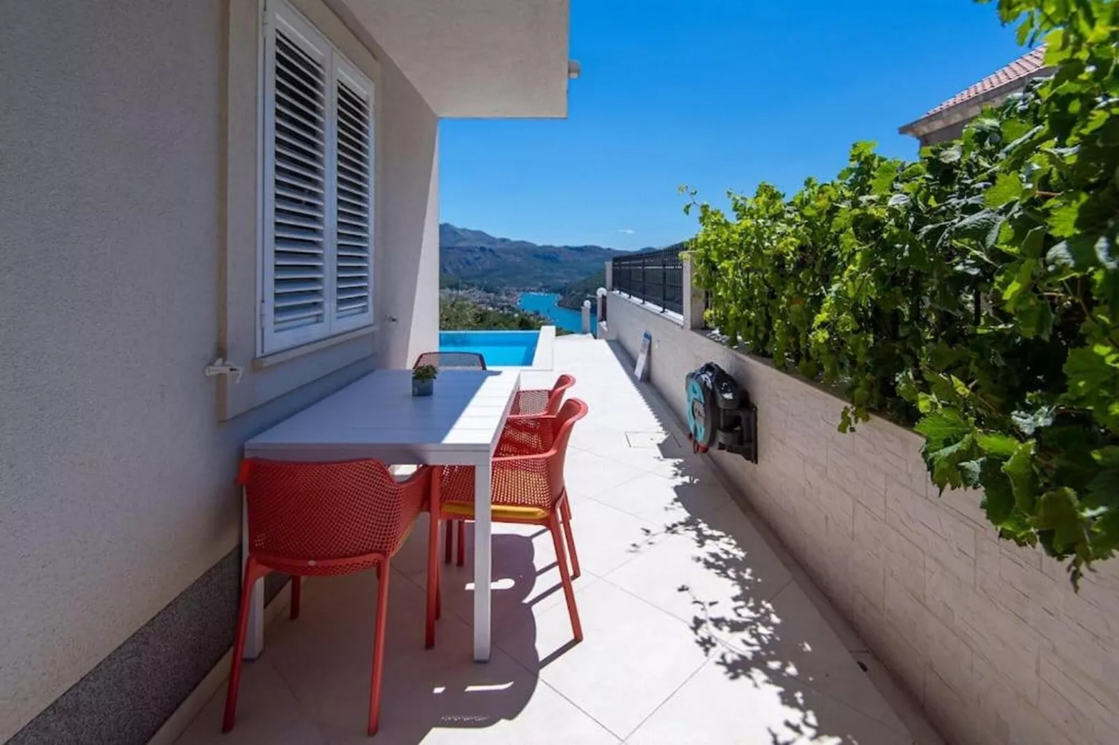 Buena Vista - Two Bedroom Holiday Home with Swimming pool - Eetkamer