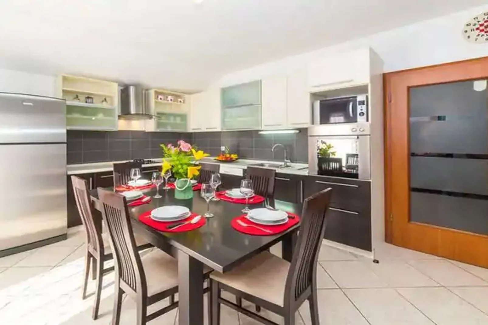 Three Bedroom Villa - Eetkamer