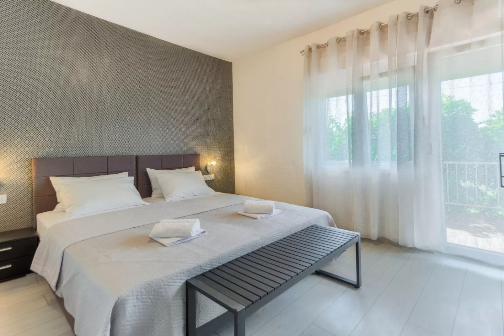 Majestic Kastel Stari Apartment with Terrace - Two Bedroom Apartment with Terrace - Slaapkamer