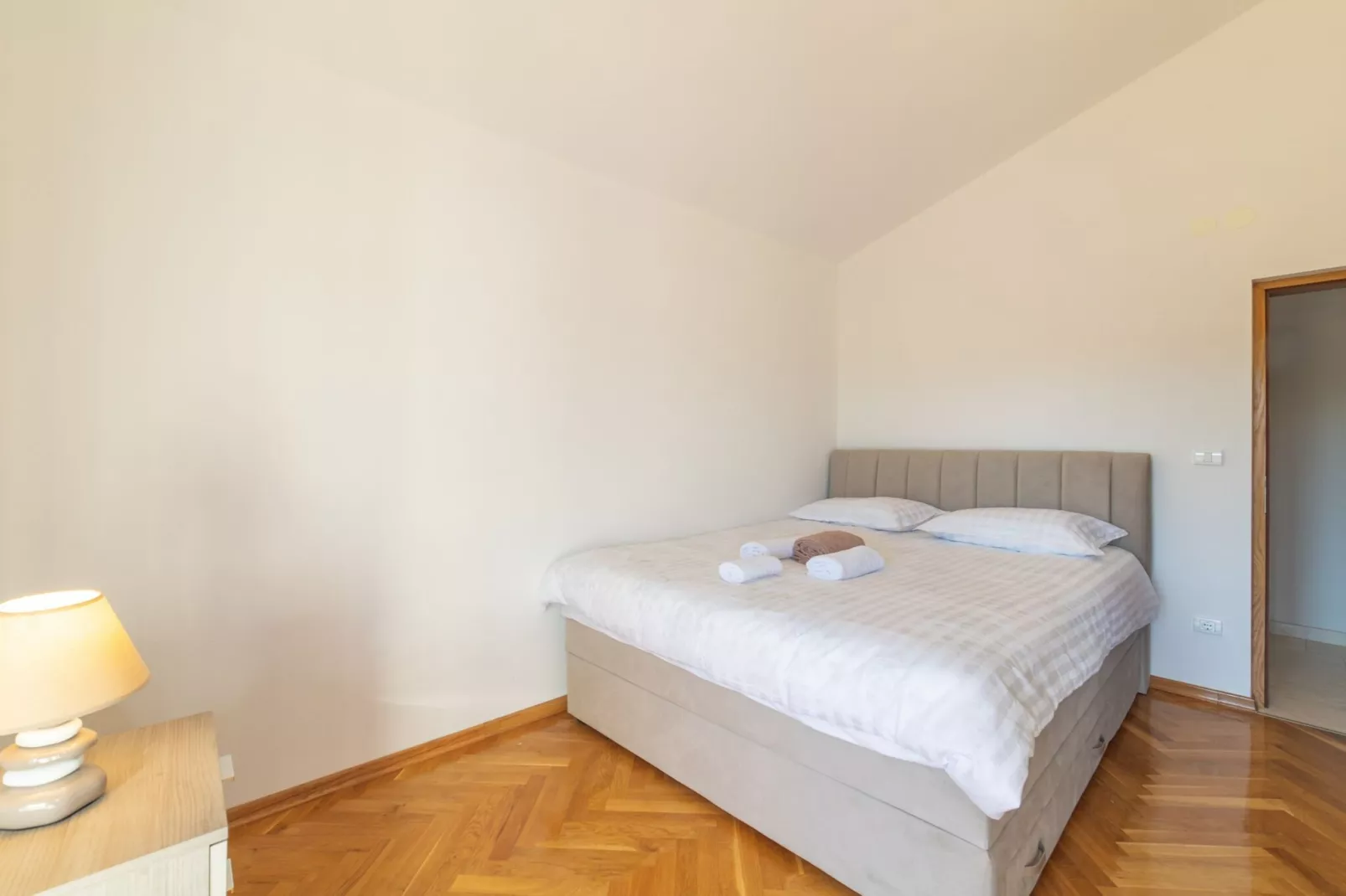 Idyllic Getaway Lovrec Villa with Pool - Five Bedroom Villa with Pool - Slaapkamer