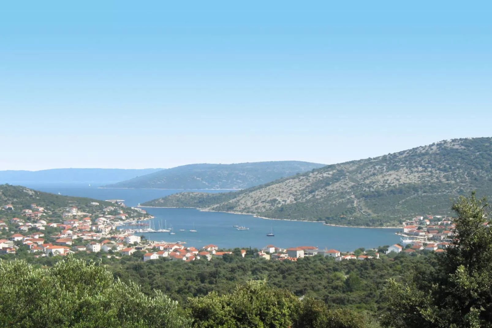 Sea-View Apartments with Pool, Terrace, and Outdoor Lounge in Scenic Čiovo Island - Comfort One Bedroom Apartment (Sollis III) - Buitenlucht