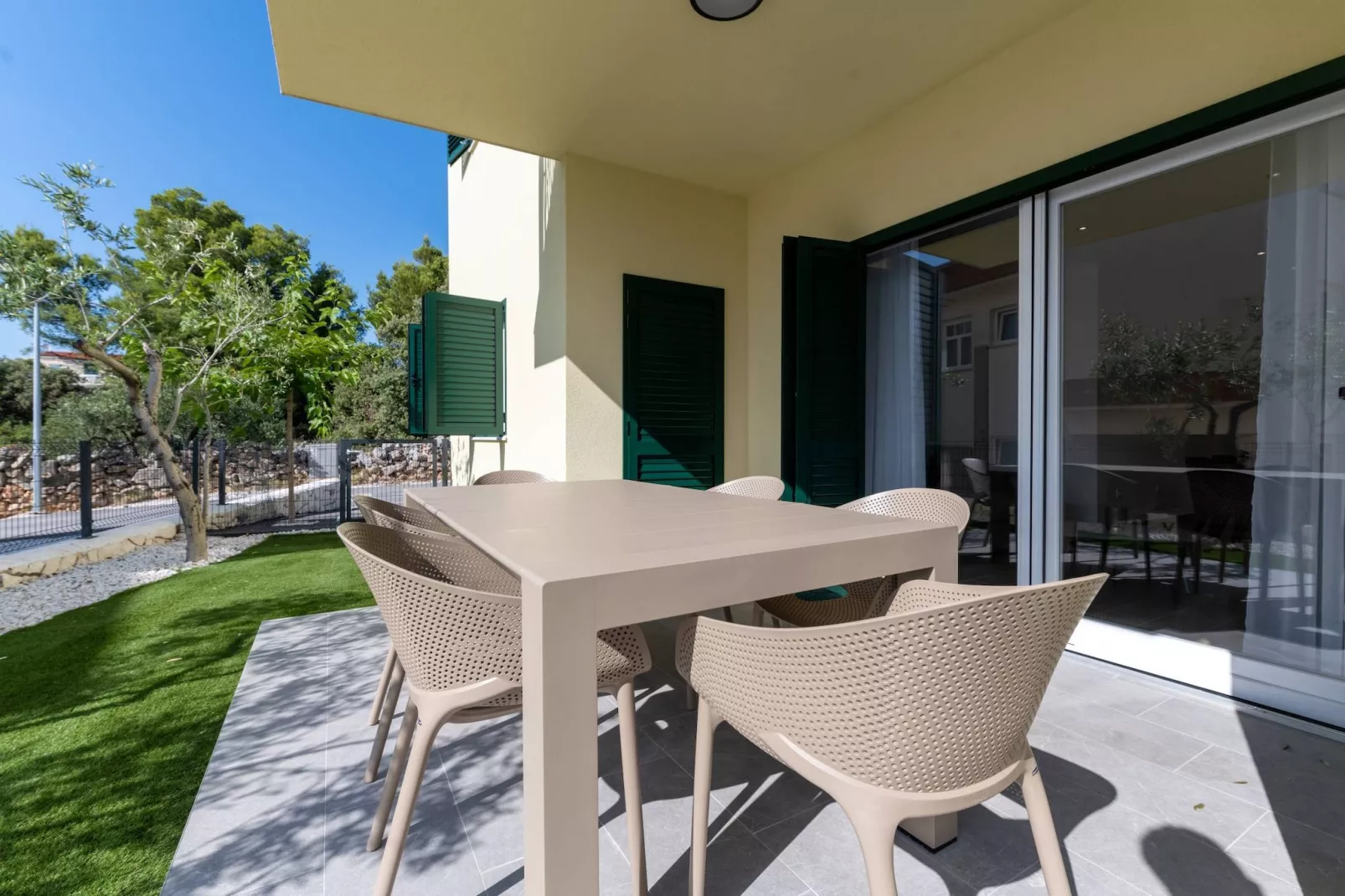 Luxury Living at Horizon Retreat - Premium Two Bedroom Apartment (owner West S5) - Tuinen zomer