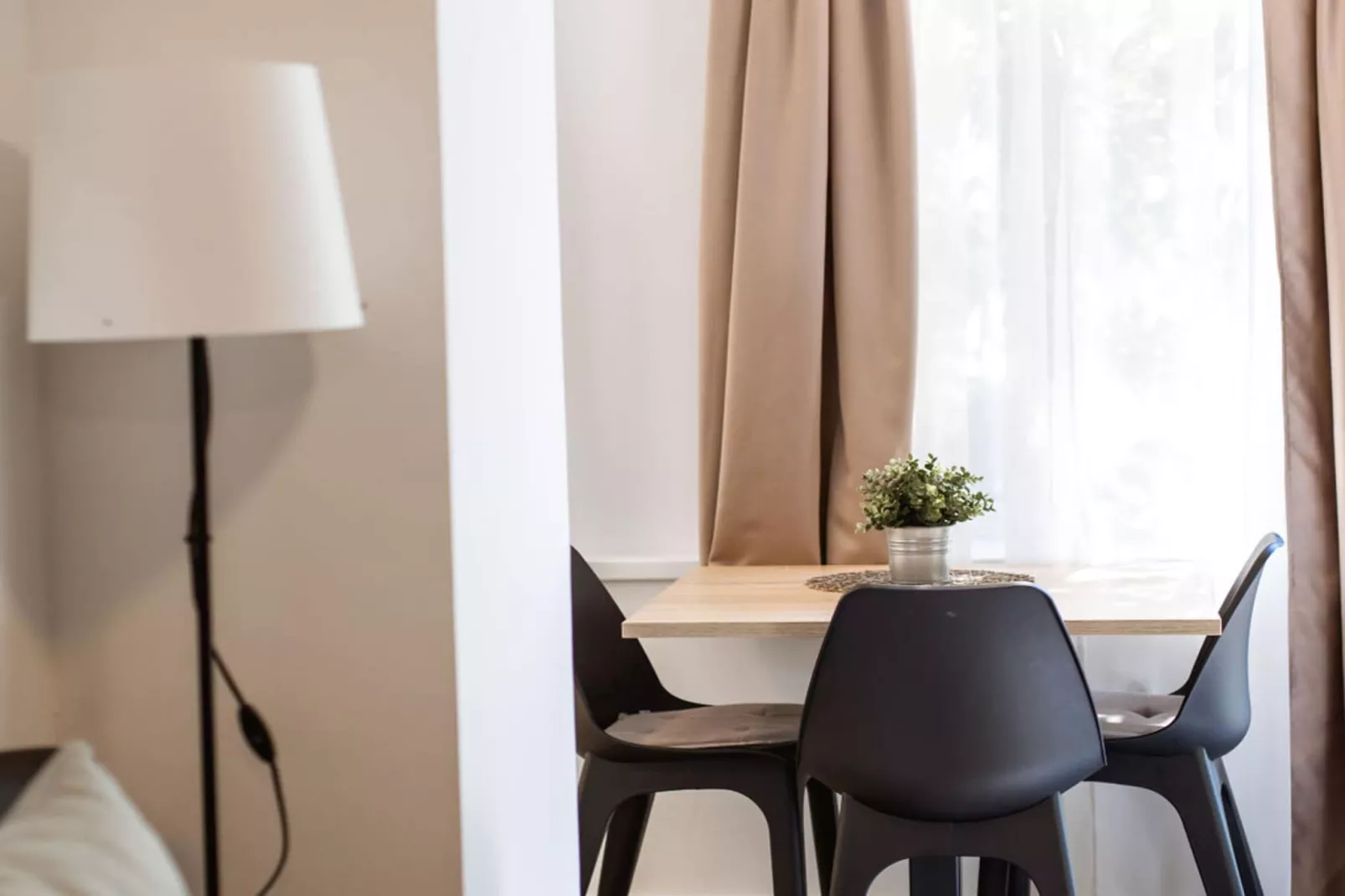 Stylish Apartments with Osijek Near Top Attractions - Standard Studio Apartment  - Maks 3 - Eetkamer