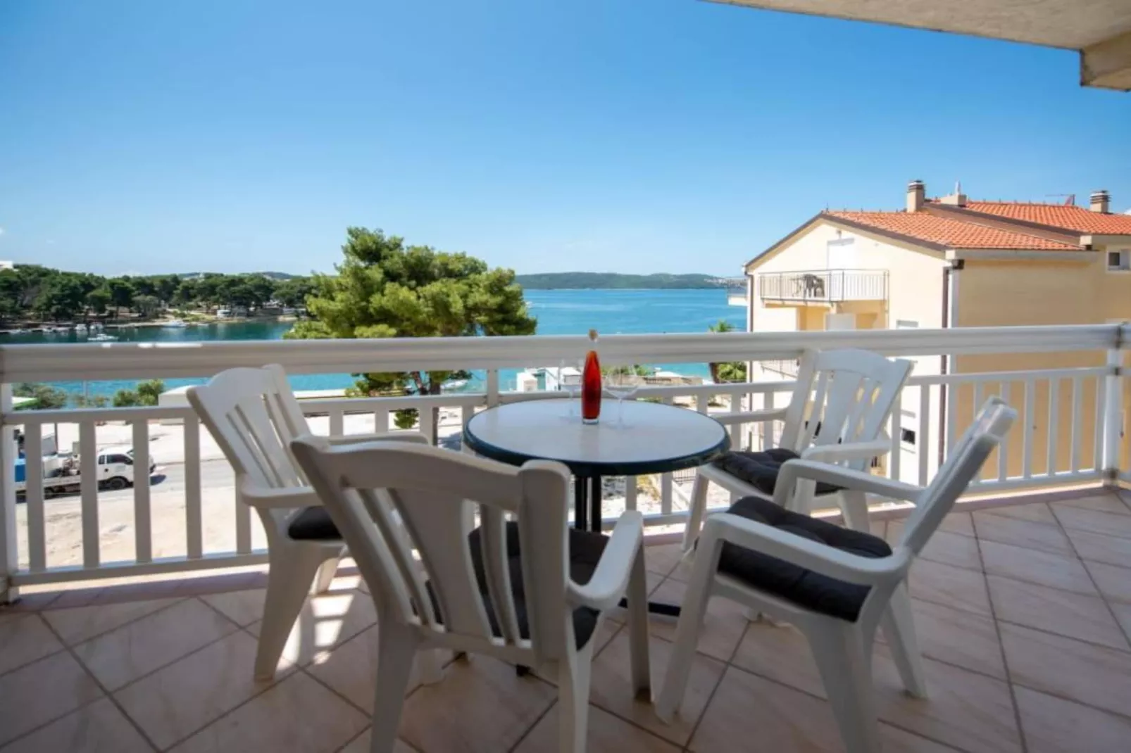 Villa Tomi - Standard One Bedroom Apartment (8) - Terrasbalkon