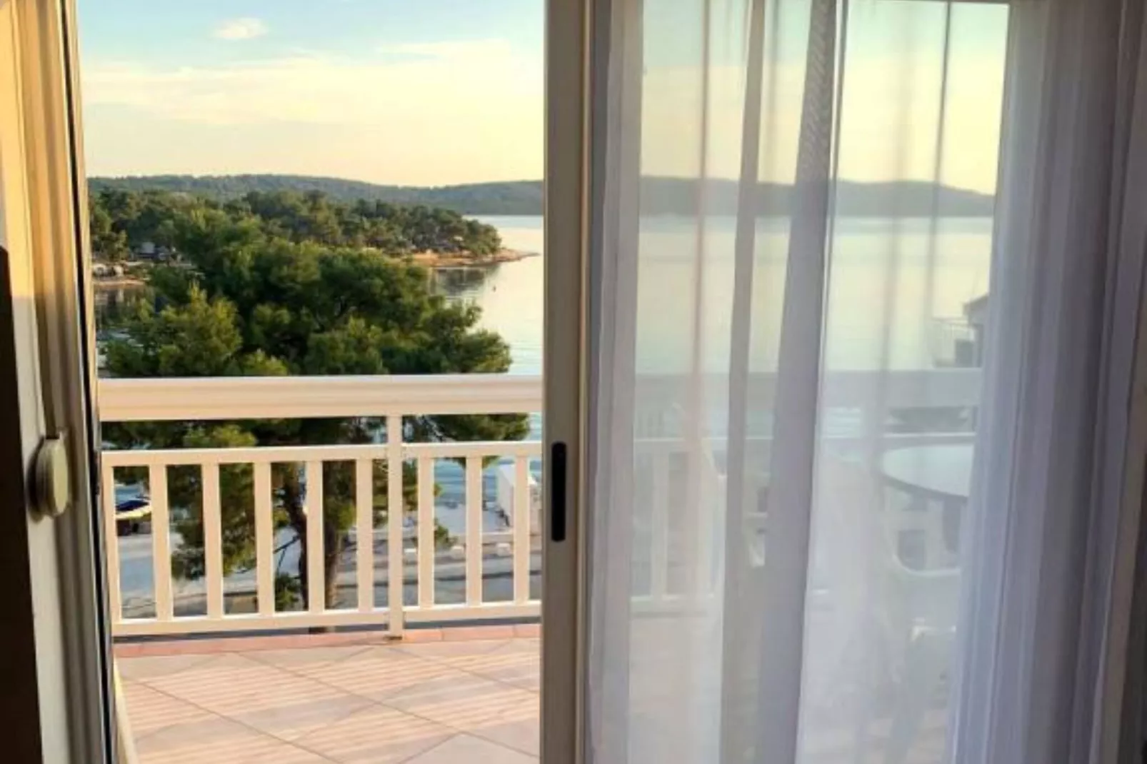 Villa Tomi - Studio With Sea View (5) - Terrasbalkon