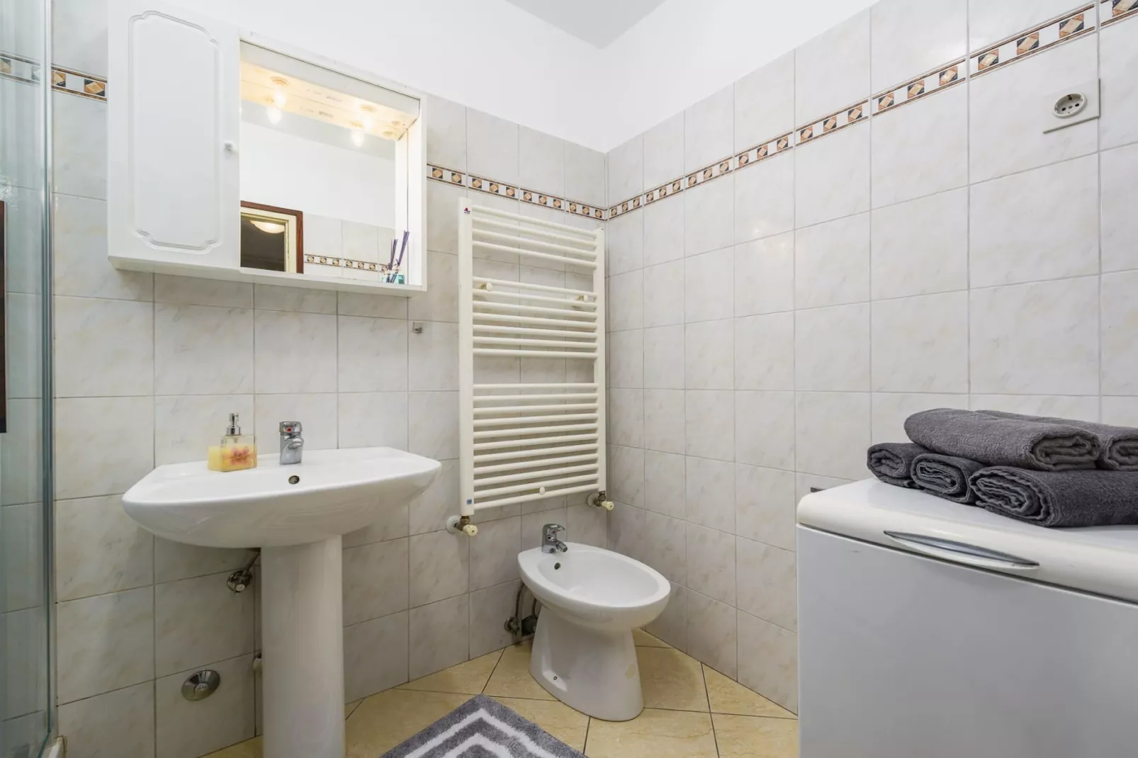 Charming Lovran Apartments with Wonderful Sea View - Two Bedroom Apartment - Badkamer