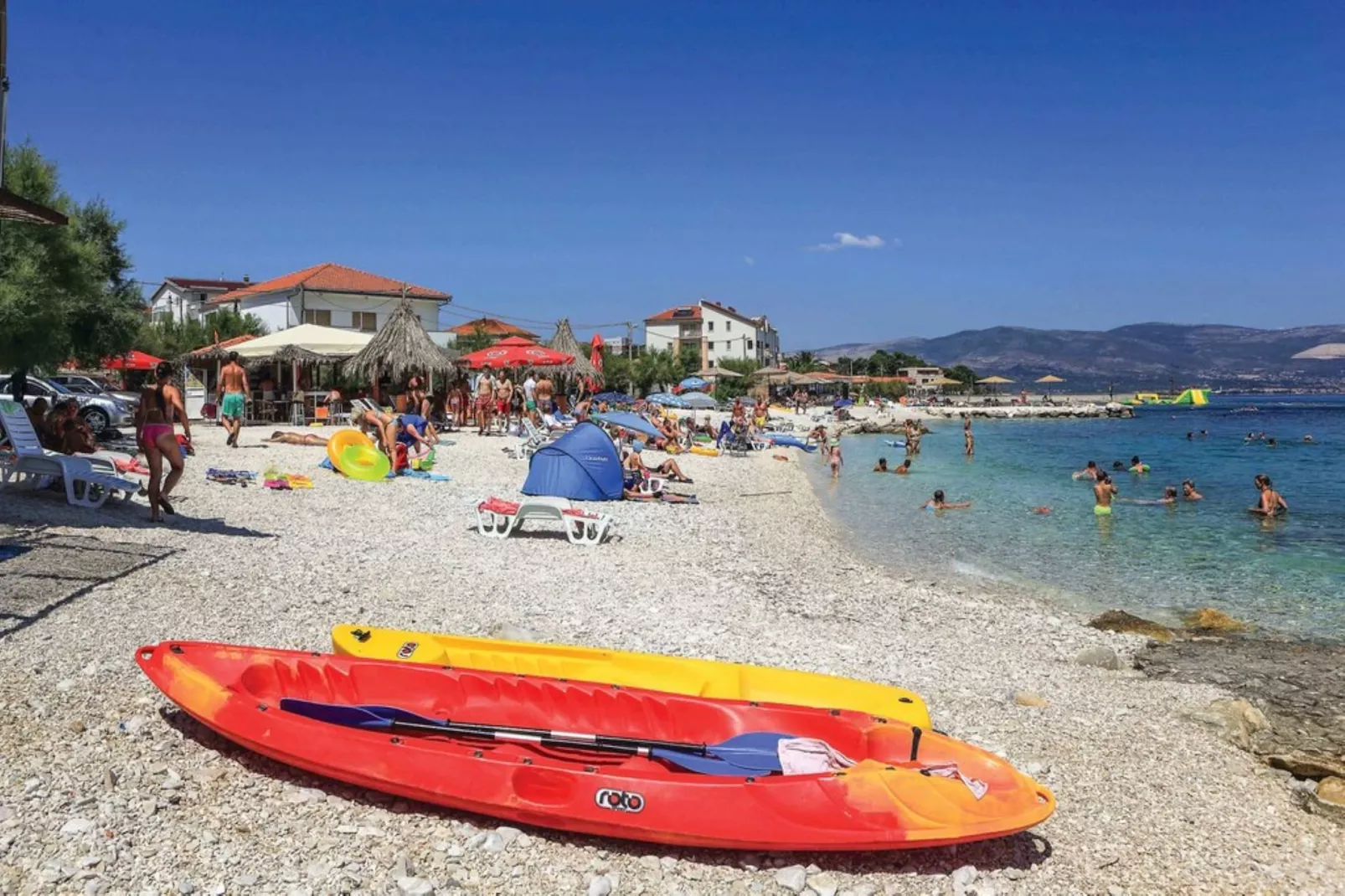 Cozy Beachfront Holiday Home Slatine - Five Bedroom Holiday Home with Terrace and Sea View - Buitenlucht
