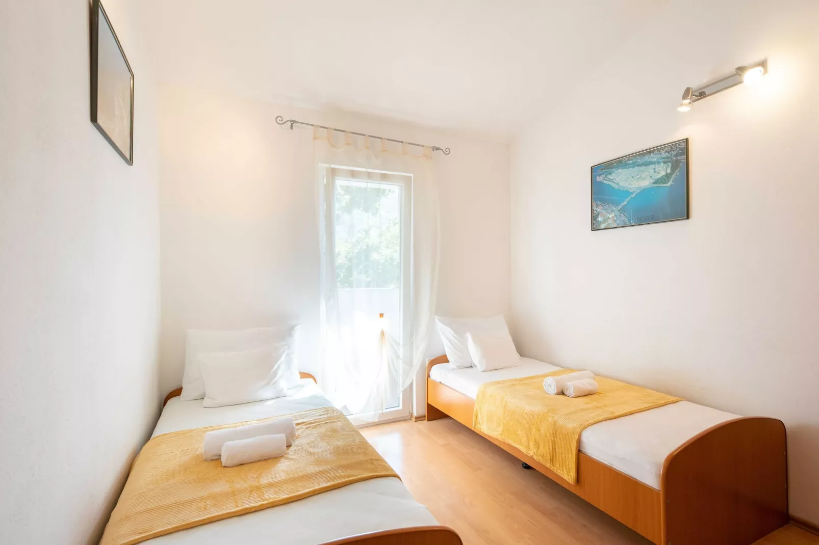 Spacious Prgomet Retreat with Private Pool, Fitness Centre, and Garden - Three Bedroom Villa - Slaapkamer