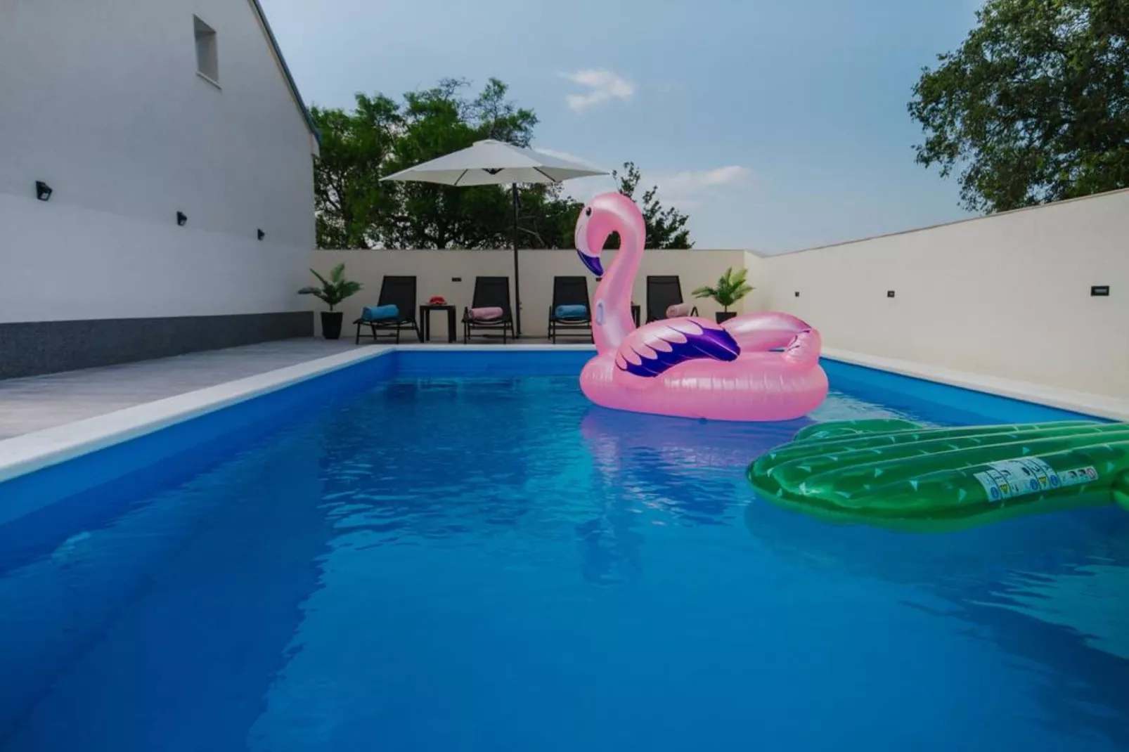 Tranquil Getaway Villa Prapatnica with Pool and Garden - Three  Bedroom Villa with Pool - Zwembad
