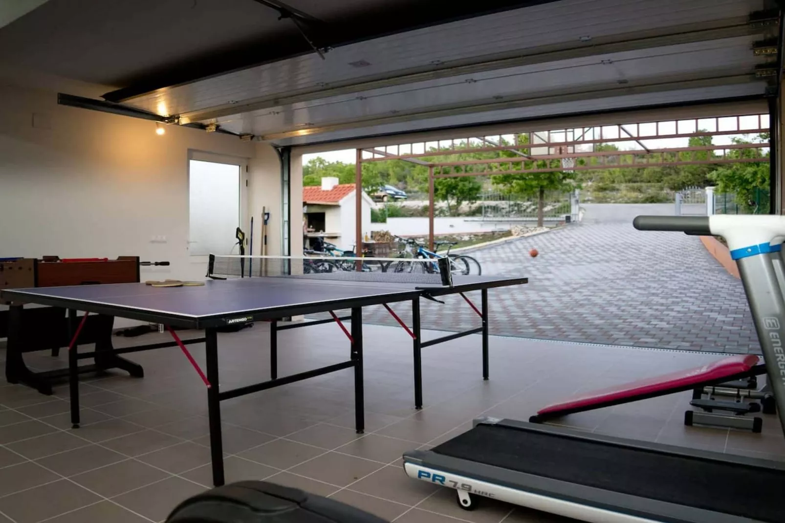 Peaceful Escape with Mountain Views, Heated Pool and Modern Amenities in Radošić - Four Bedroom Villa - Binnen