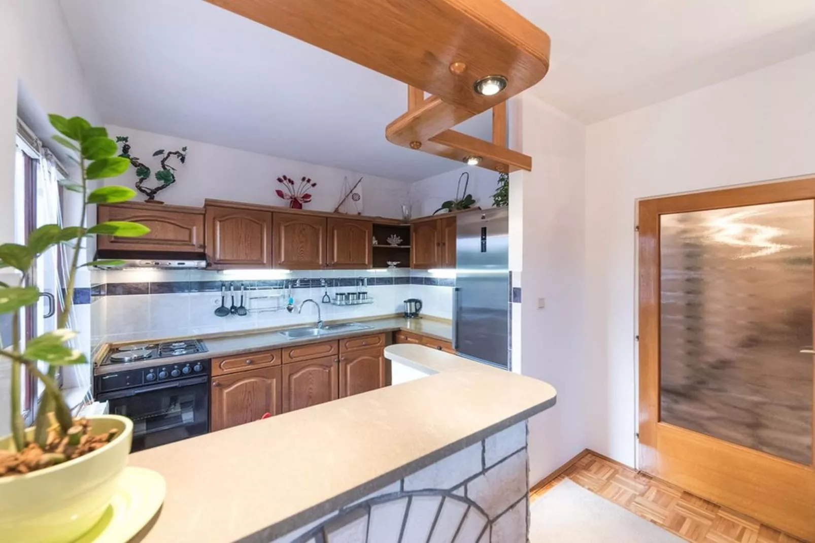 Relaxing Holiday Home with Pool, Fitness Area, and Entertainment Facilities - Six Bedroom Holiday Home - Keuken
