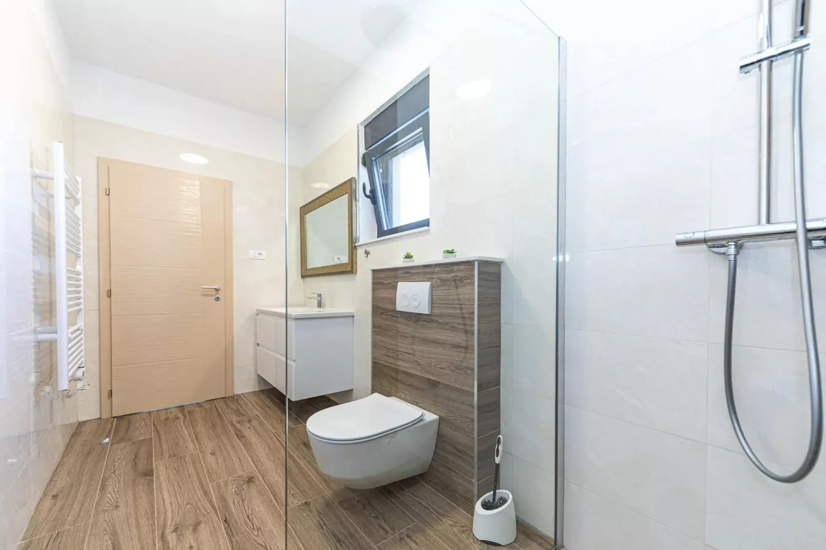 Luxurious Sanctuary Villa Primorski Dolac with Pool - Three Bedroom Villa with Pool - Badkamer