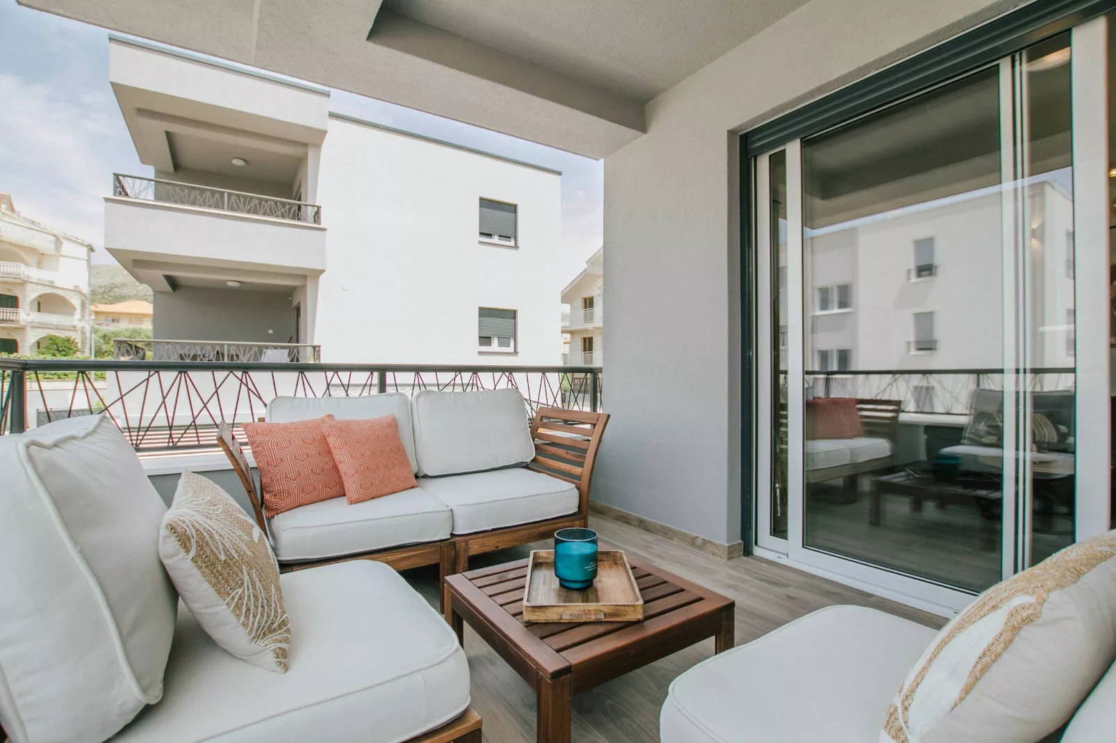 Spacious Luxury Trogir Apartments - Classic Two Bedroom Apartment (Coral) - Terrasbalkon
