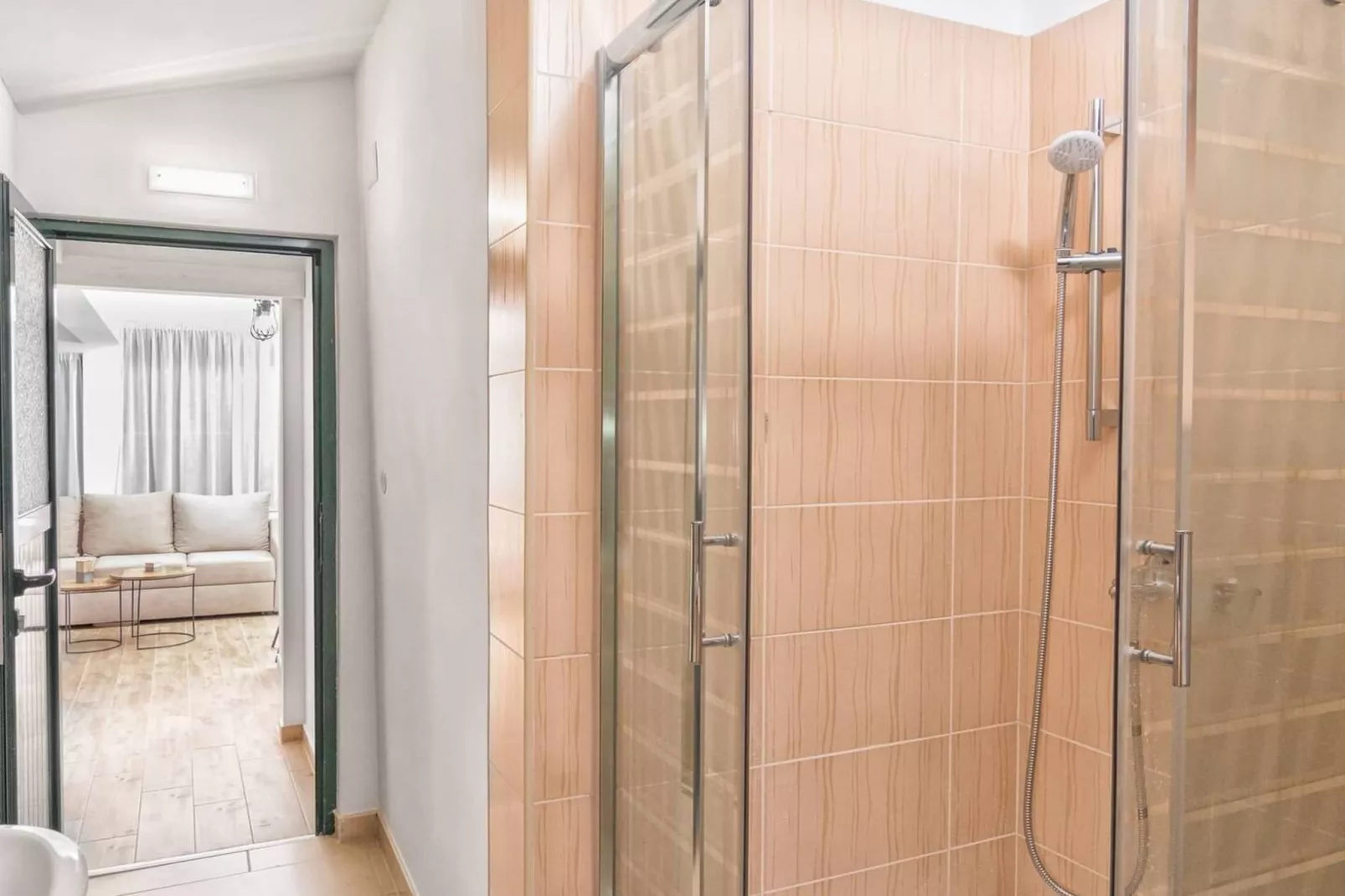 Hidden Gem Holiday Home with Pool in Kastel Stafilic - Two Bedroom Holiday Home with Pool - Badkamer