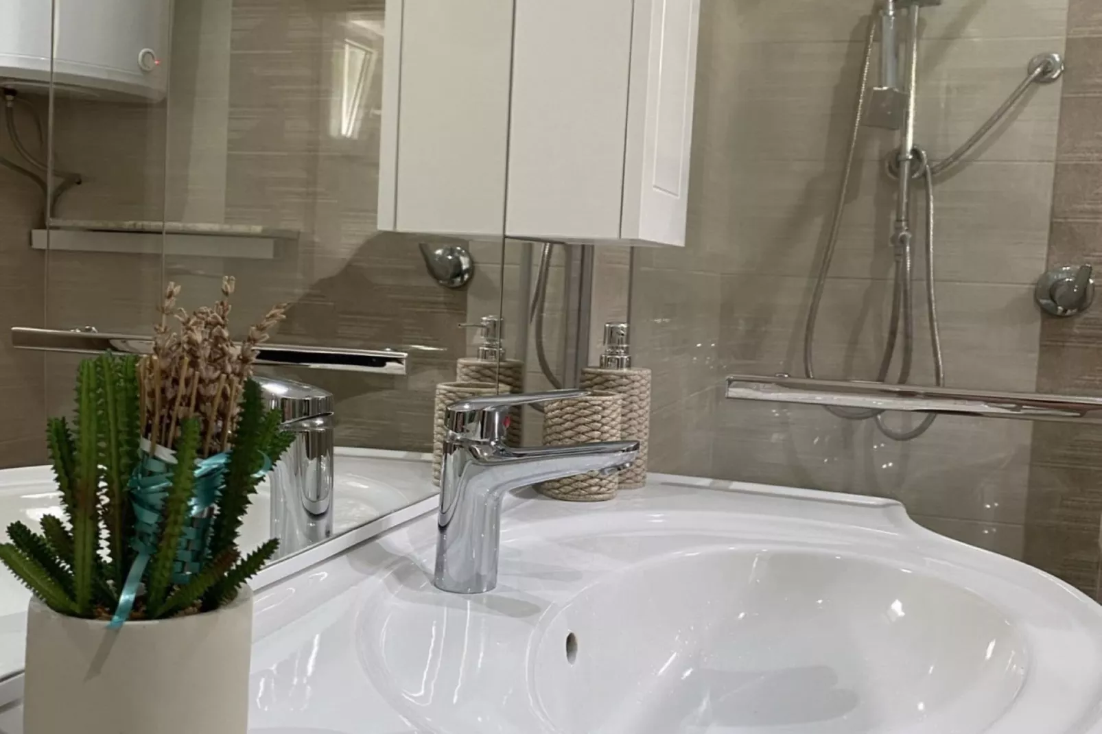 Luxury Lovran Apartments with Swimming Pool - Standard One Bedroom Apartment - Badkamer