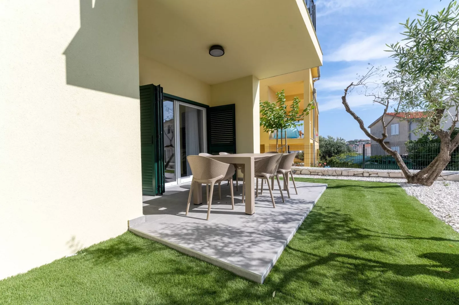 Luxury Living at Horizon Retreat - Premium Two Bedroom Apartment (owner West S5) - Tuinen zomer