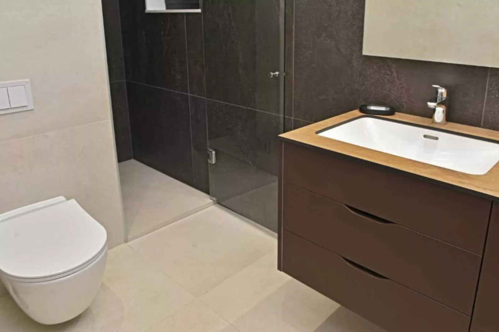 Luxury Slatine Apartments with Terrace and Garden - Two Bedroom Apartment with Terrace - Badkamer