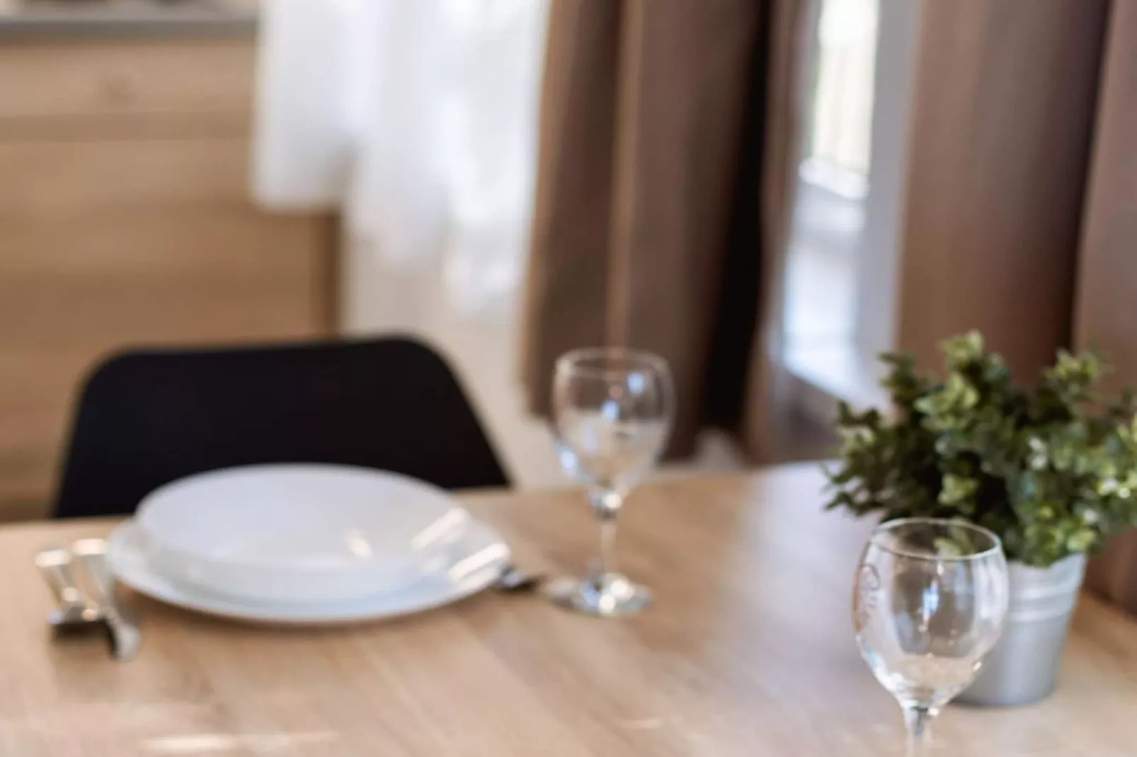 Stylish Apartments with Osijek Near Top Attractions - Standard Studio Apartment  - Maks 3 - Eetkamer