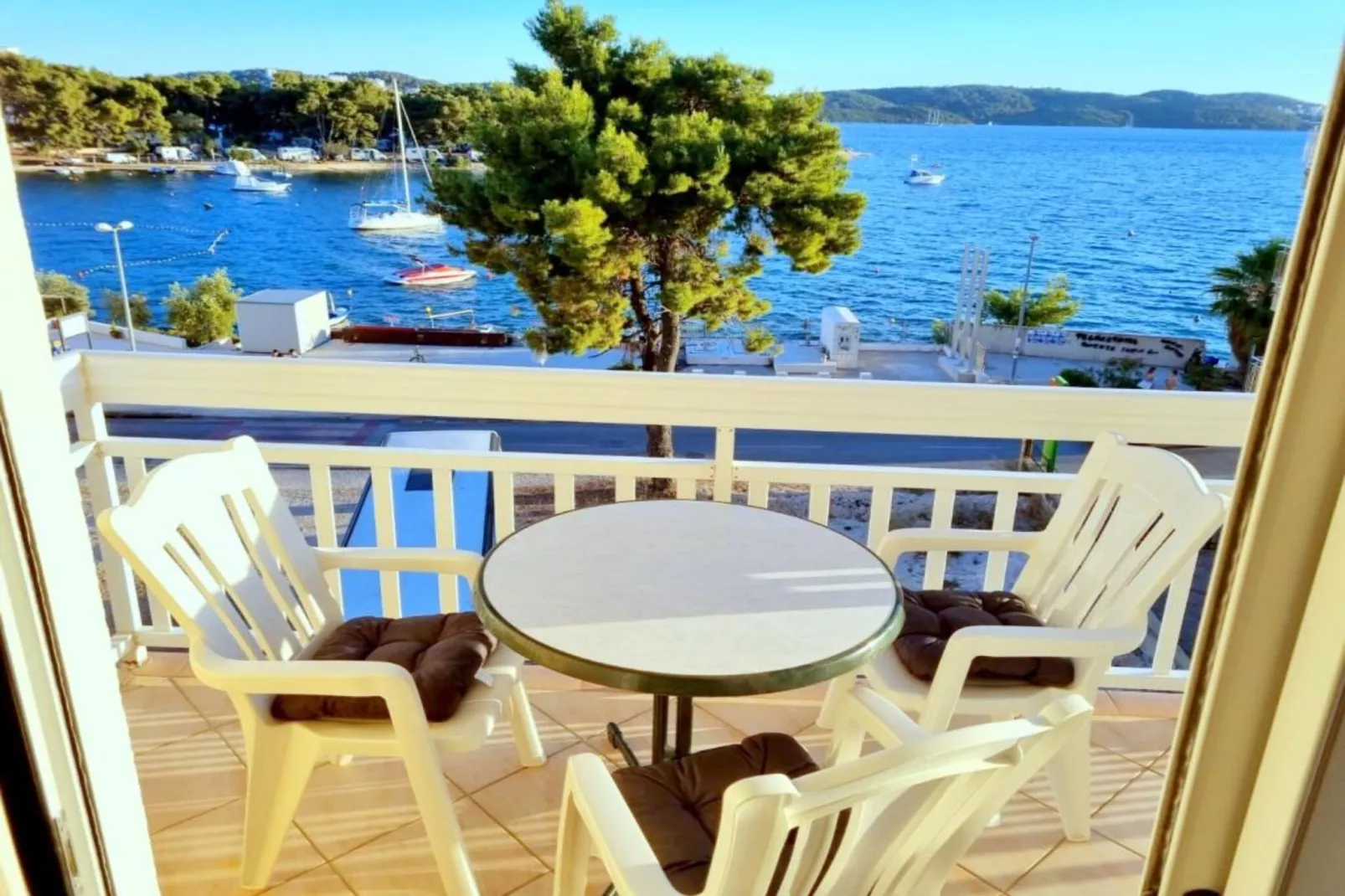 Villa Tomi - Standard One Bedroom Apartment (8) - Terrasbalkon