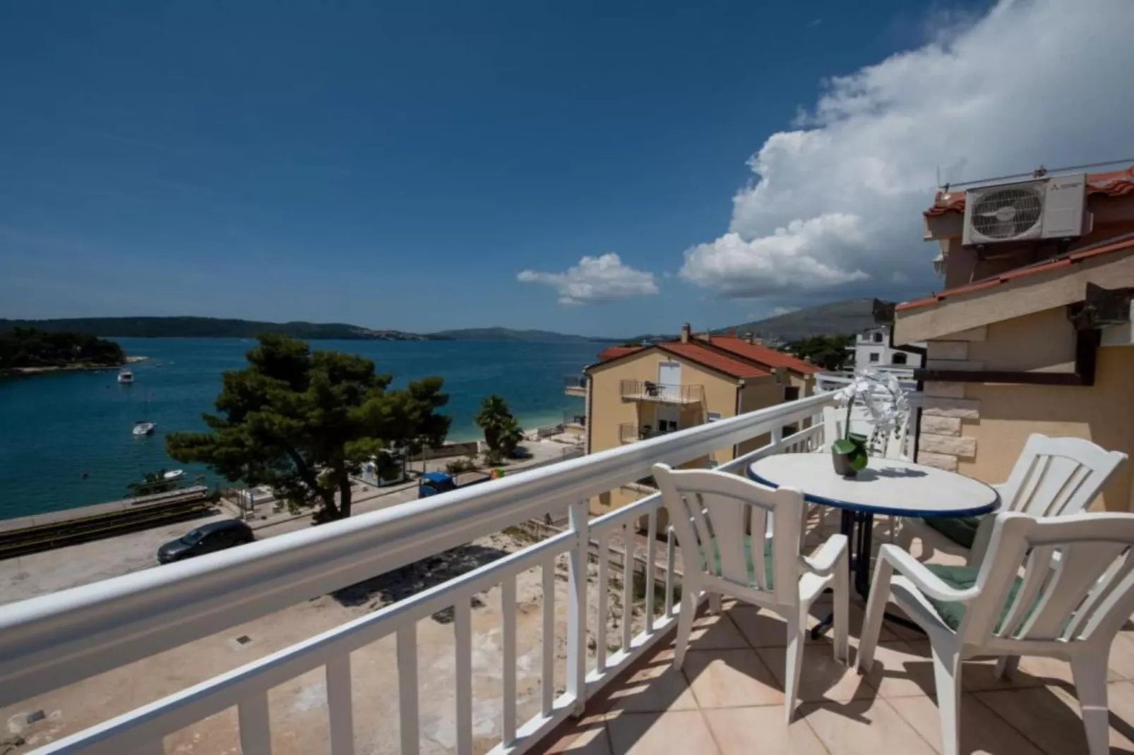 Villa Tomi- Classic Double Room With Sea View (9) - Terrasbalkon