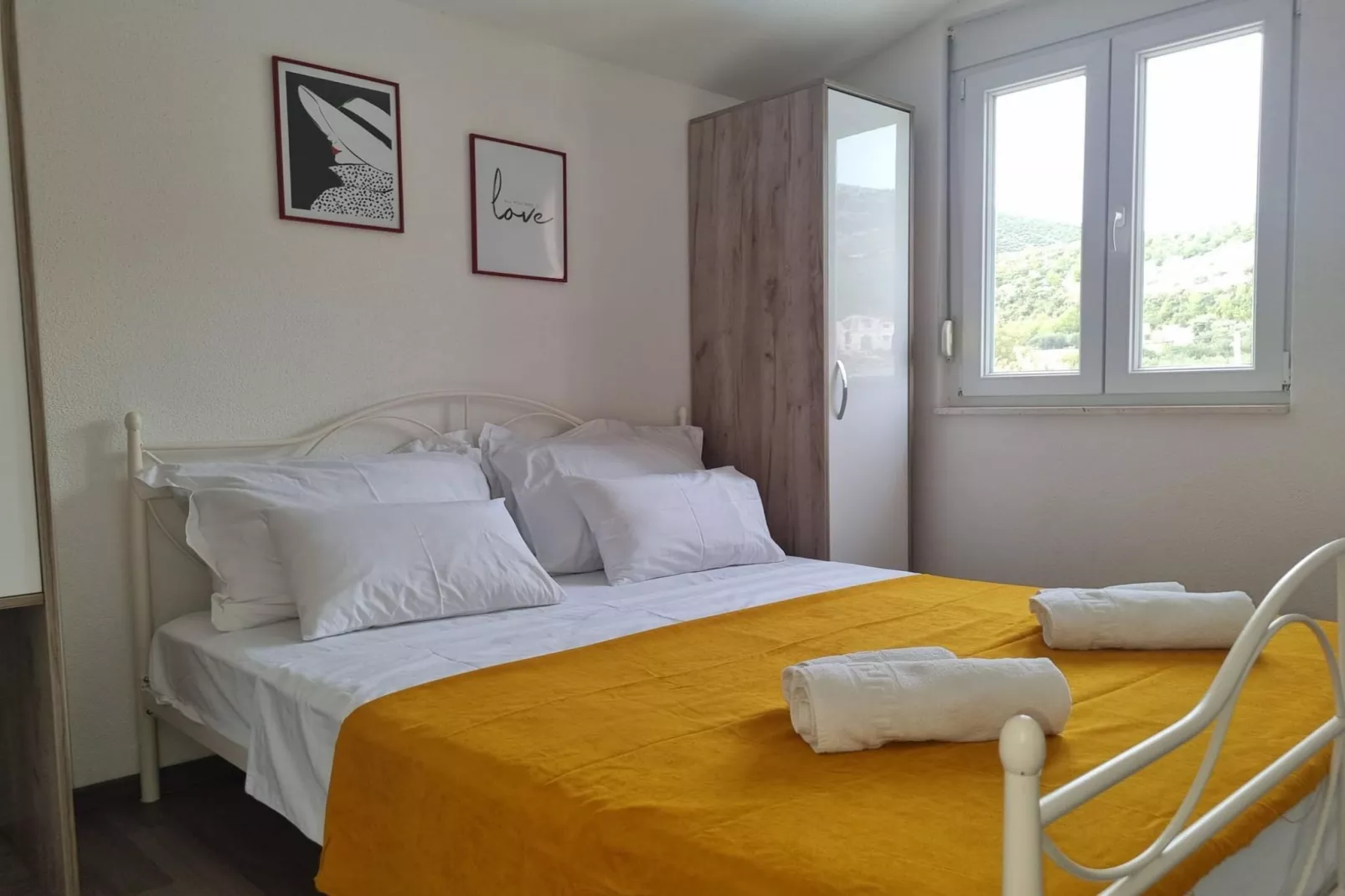 Exclusive Elegant Villa with Pool in Kastel Novi - Seven Bedroom Villa with Pool - Slaapkamer