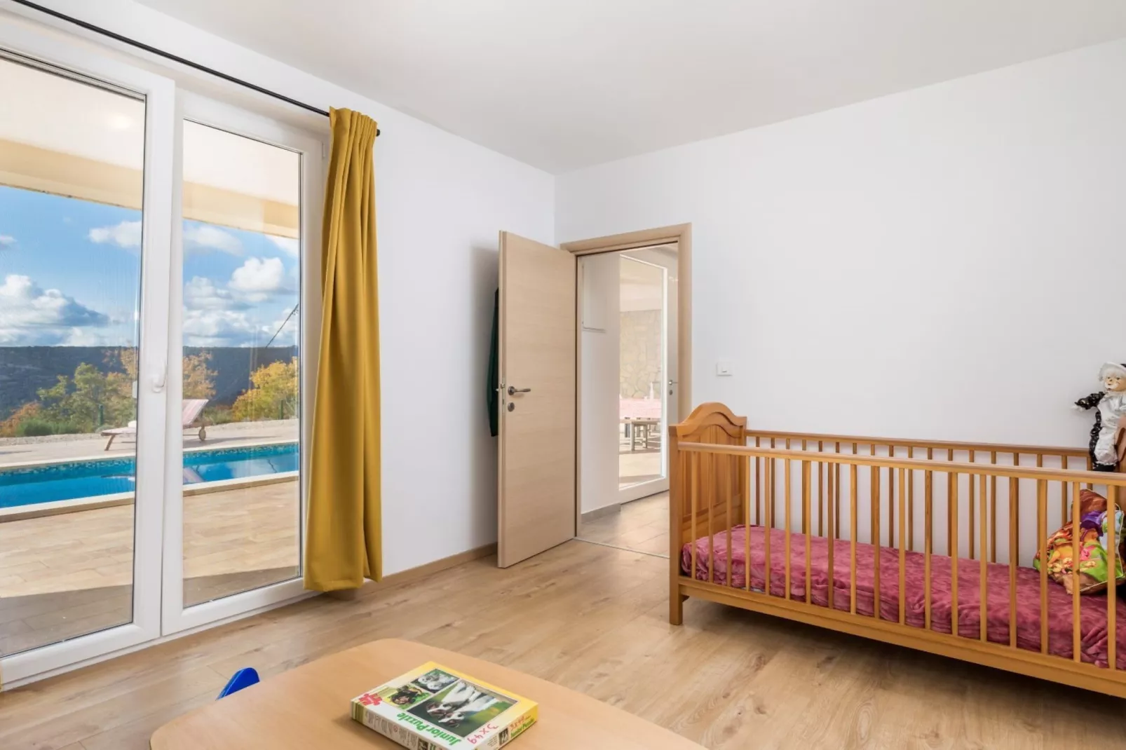 Wonderful Labin Villa with Private Pool and Sea Views - Three Bedroom - Slaapkamer