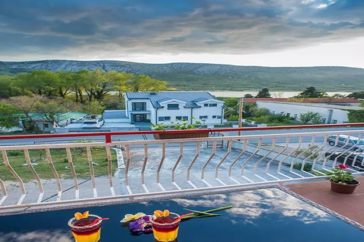 Chic Apartment Tribalj with Private Balcony - One Bedroom Apartment - Terrasbalkon