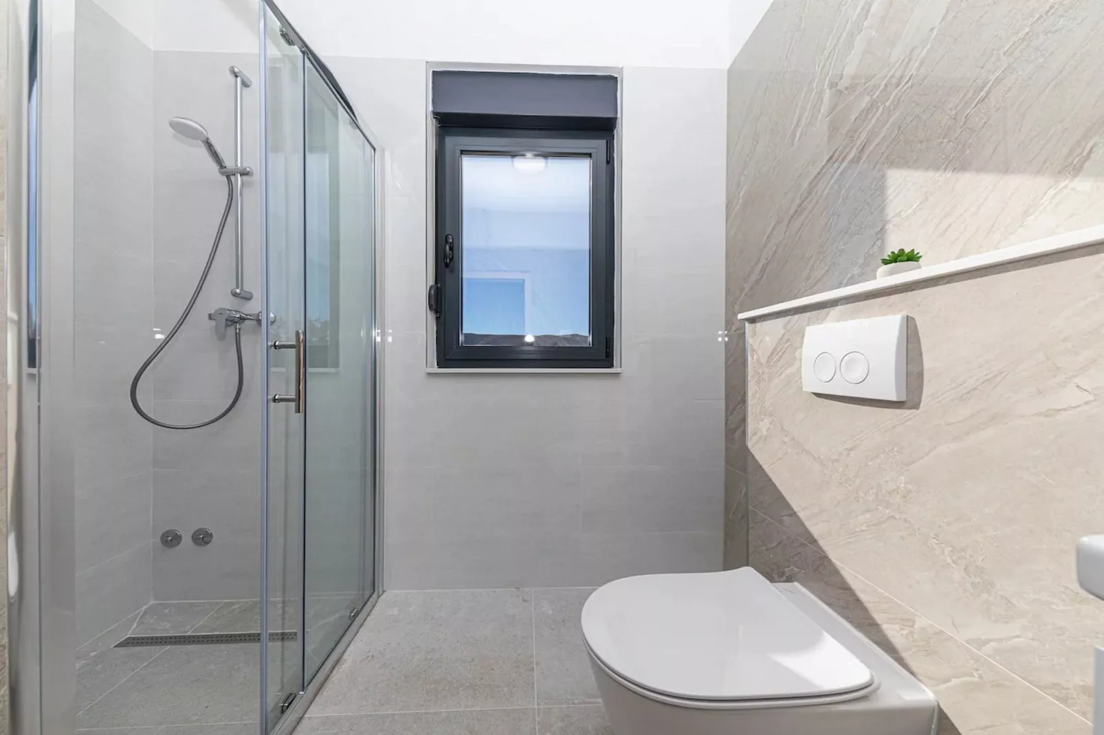 Luxurious Sanctuary Villa Primorski Dolac with Pool - Three Bedroom Villa with Pool - Badkamer